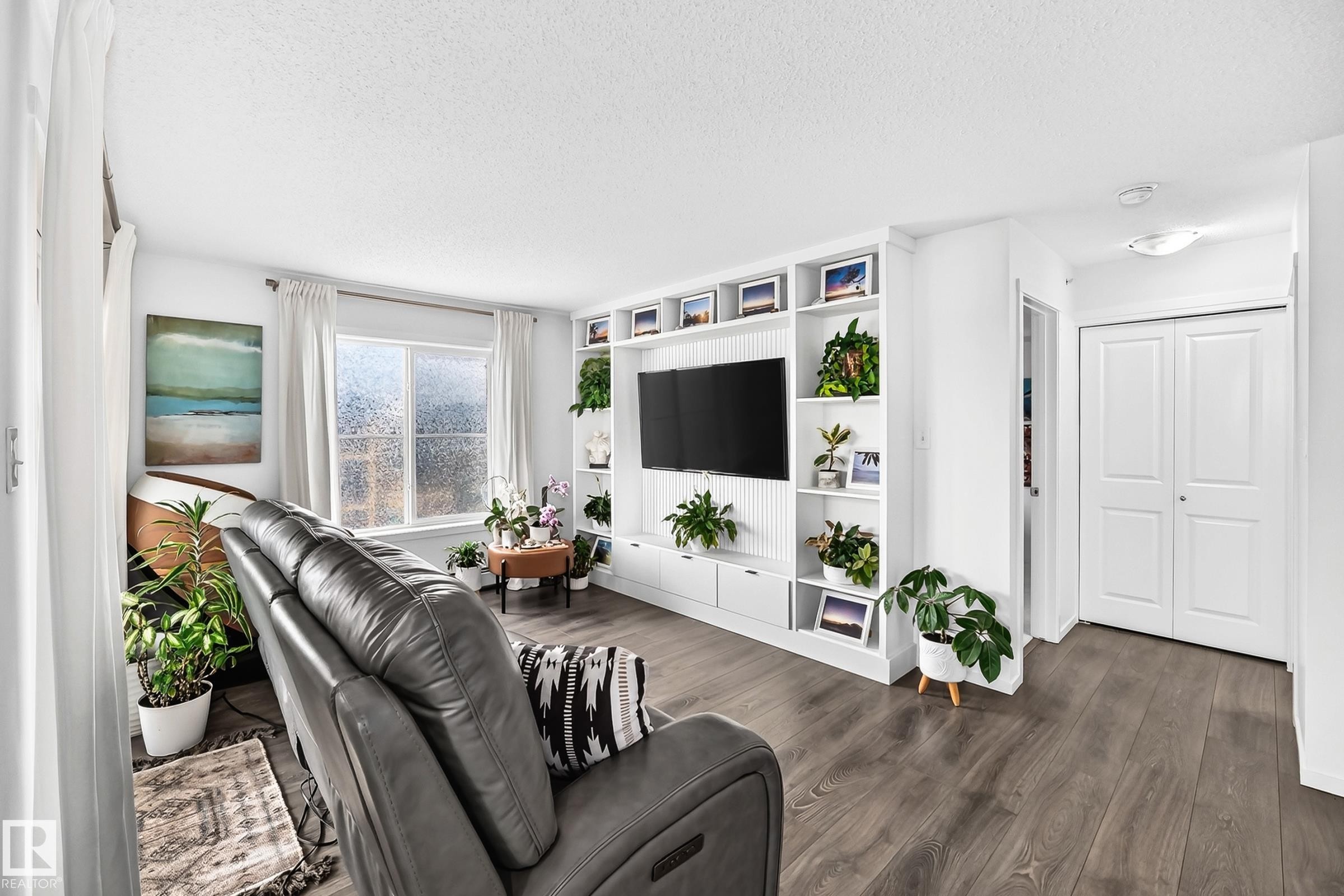 423 18126 77 Street, Edmonton, AB