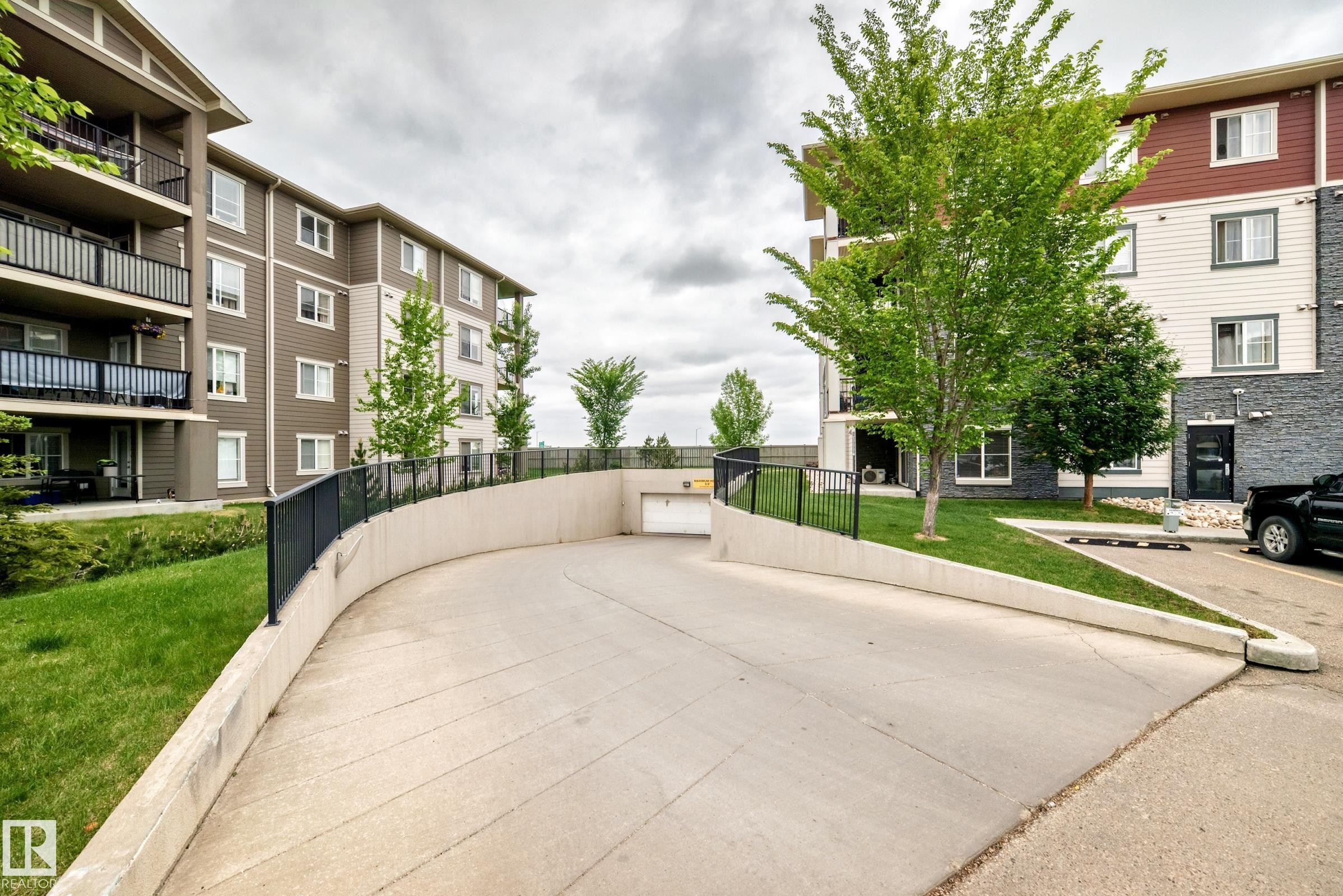 423 18126 77 Street, Edmonton, AB