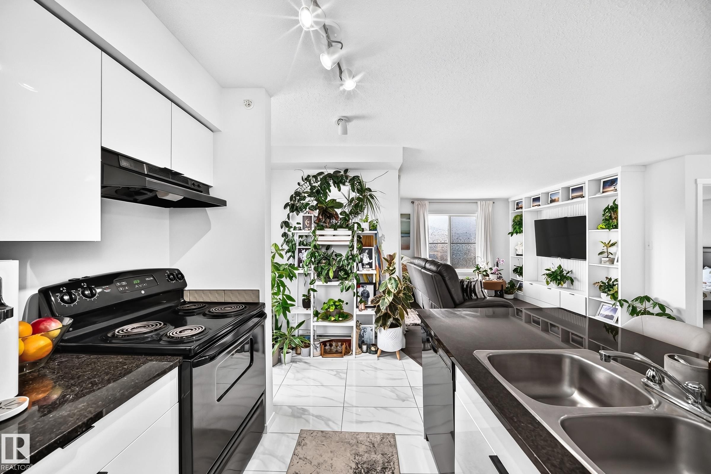 423 18126 77 Street, Edmonton, AB