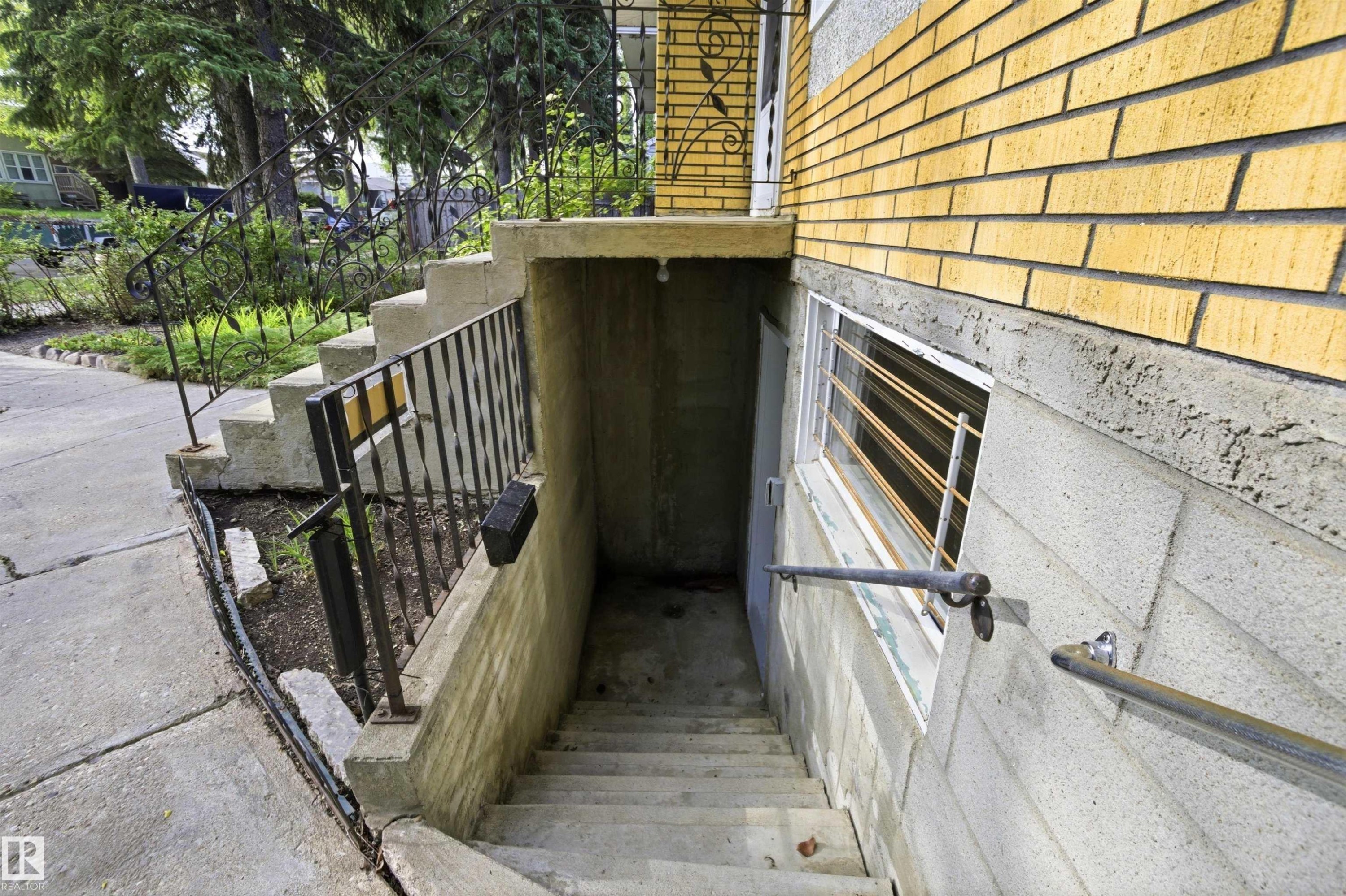 10138 74 Street, Edmonton, AB