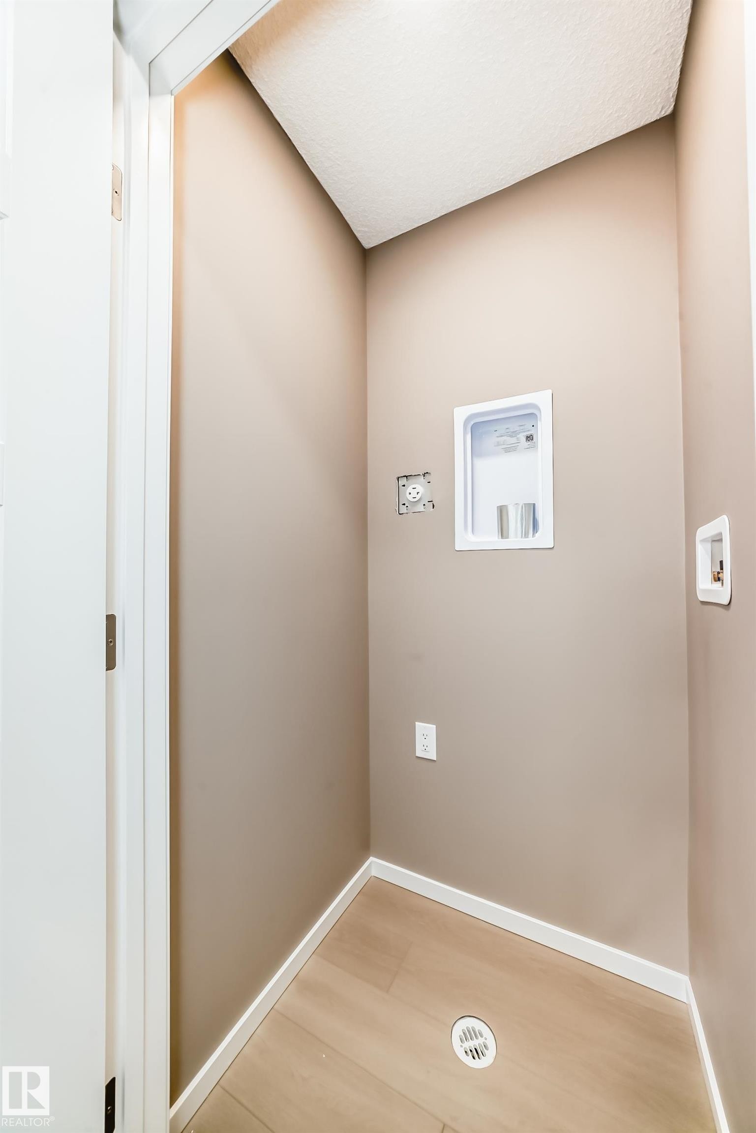 Laundry room - 1210 Stoneside Road, Sherwood Park, AB - Indoor Photo Showing Other Room