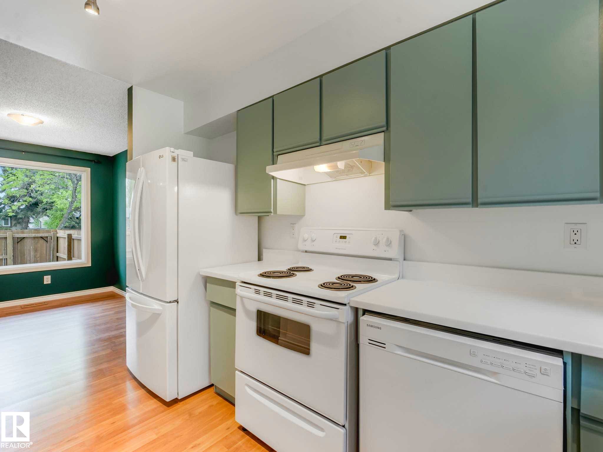 Pantry is across from fridge - 17108 100 Street, Edmonton, AB