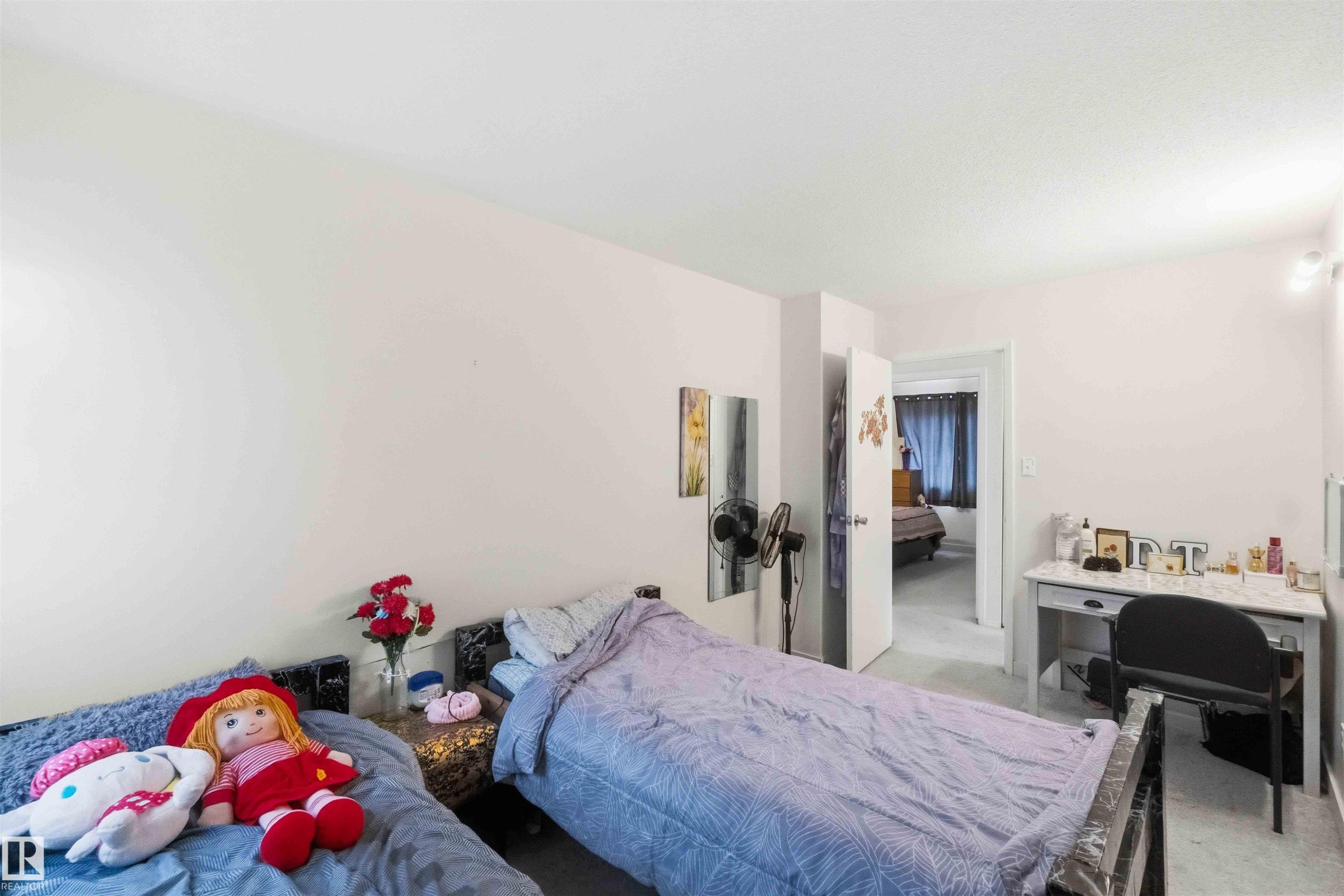 Room featuring light-colored walls and carpeted flooring - 203 11421 34 Street Nw, Edmonton, AB