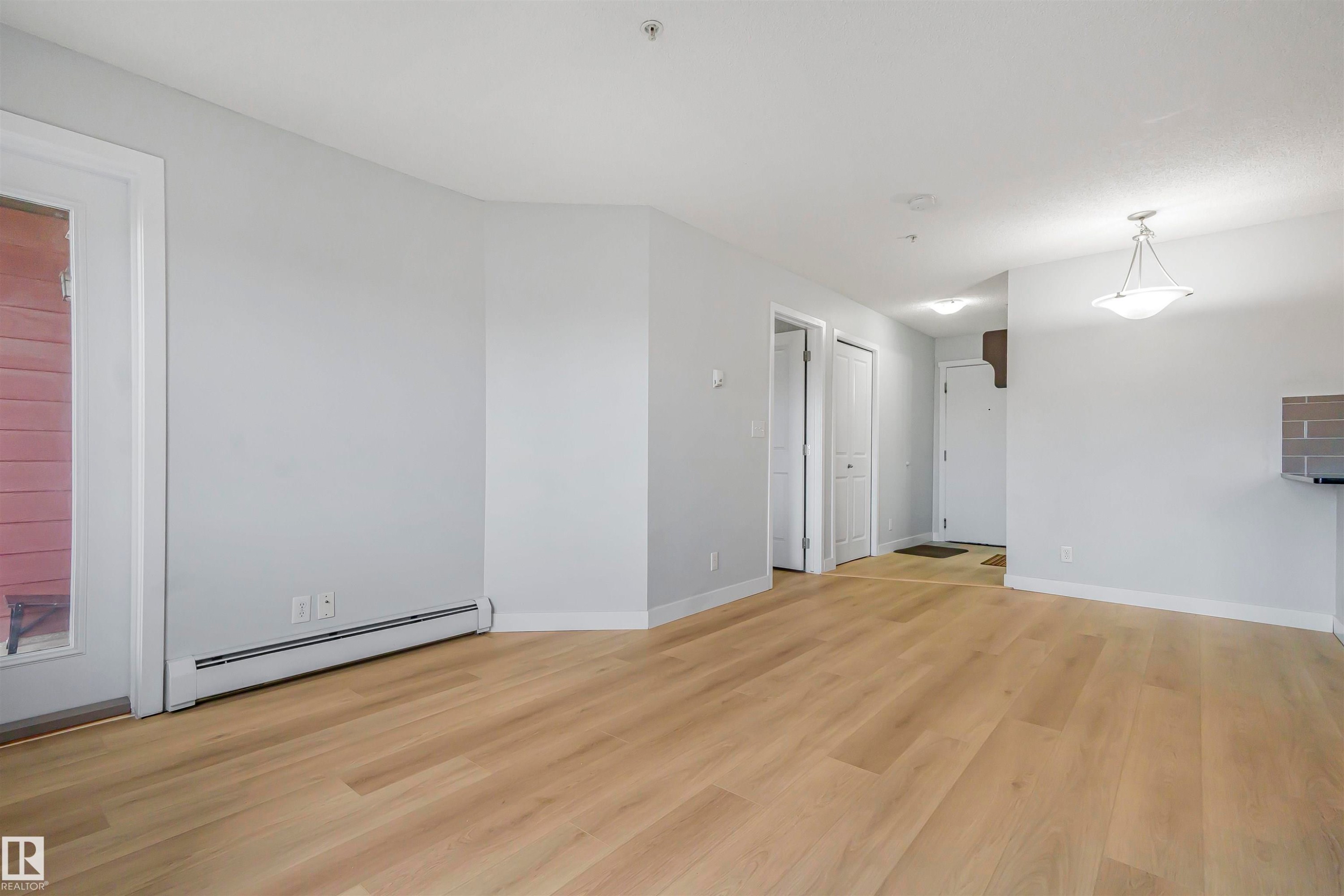 208 107 Watt Common, Edmonton, AB - Indoor Photo Showing Other Room
