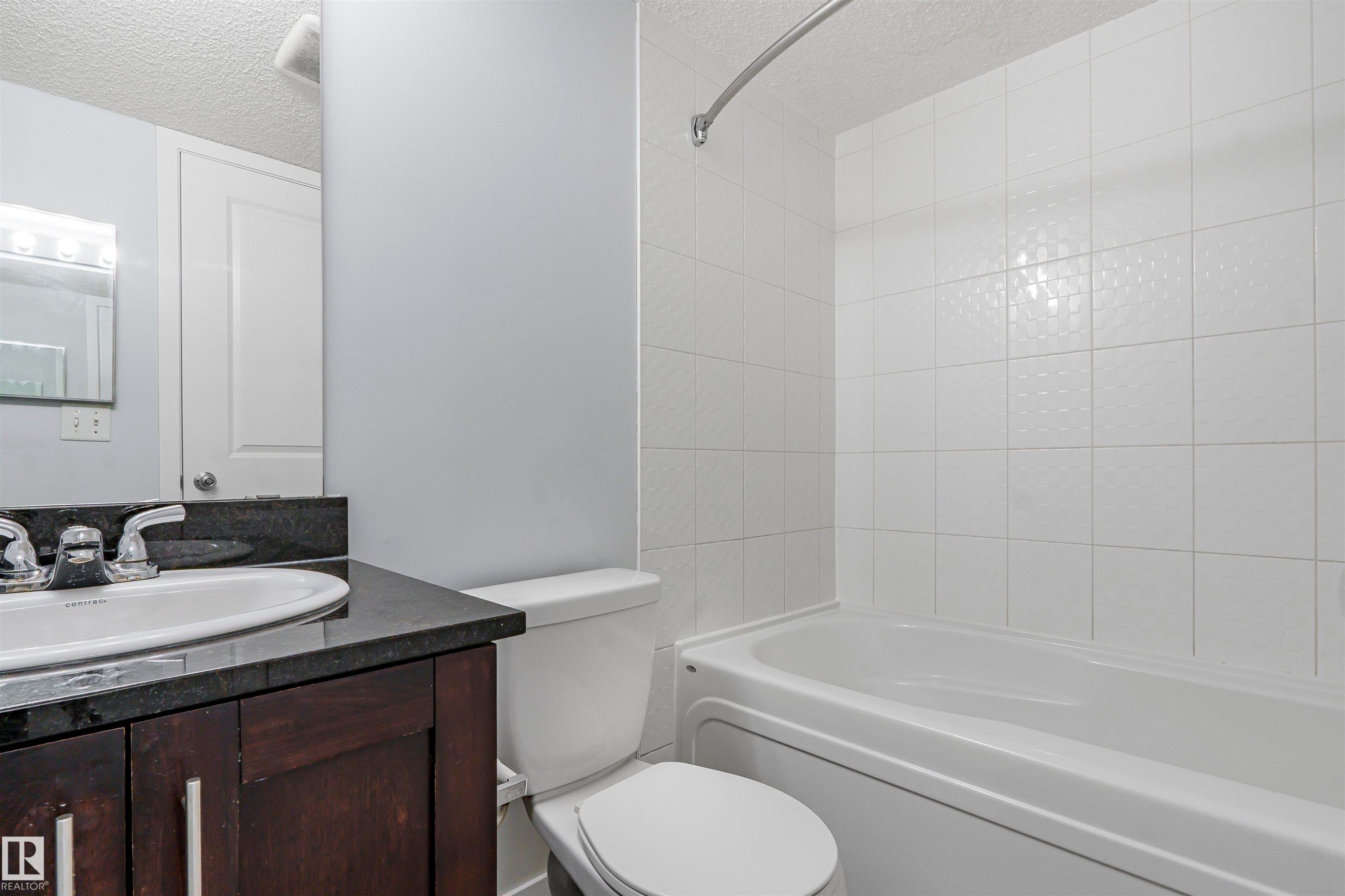 208 107 Watt Common, Edmonton, AB - Indoor Photo Showing Bathroom