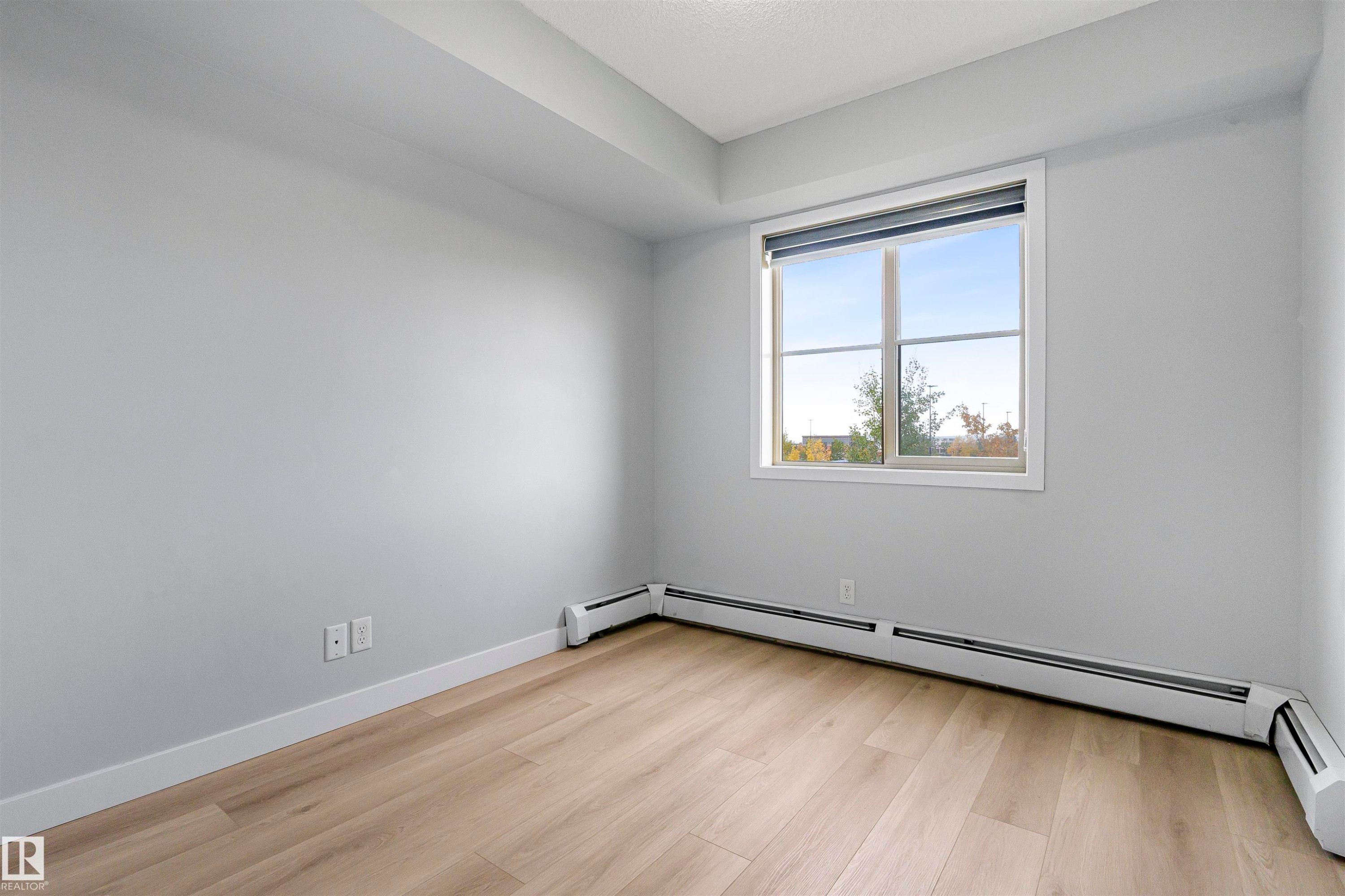 208 107 Watt Common, Edmonton, AB - Indoor Photo Showing Other Room