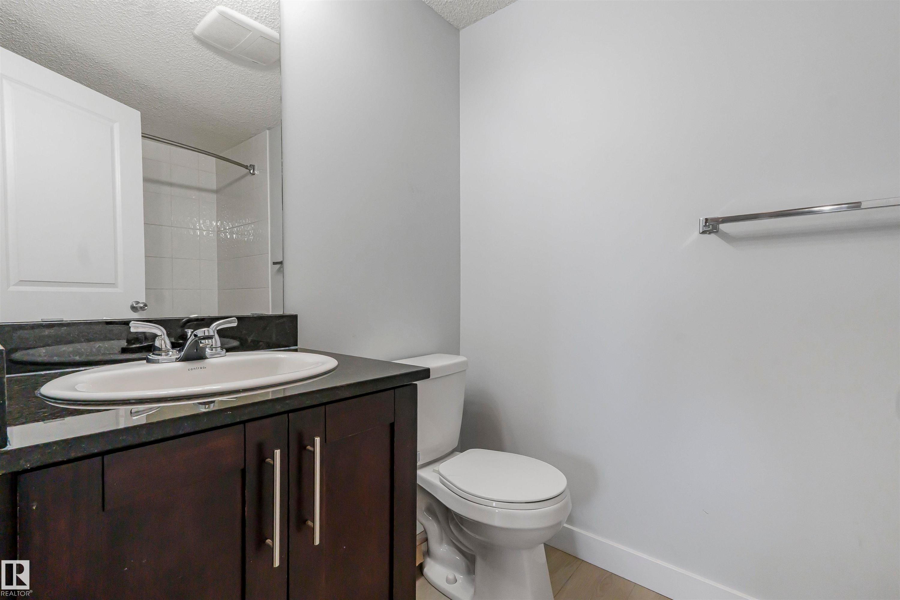 208 107 Watt Common, Edmonton, AB - Indoor Photo Showing Bathroom
