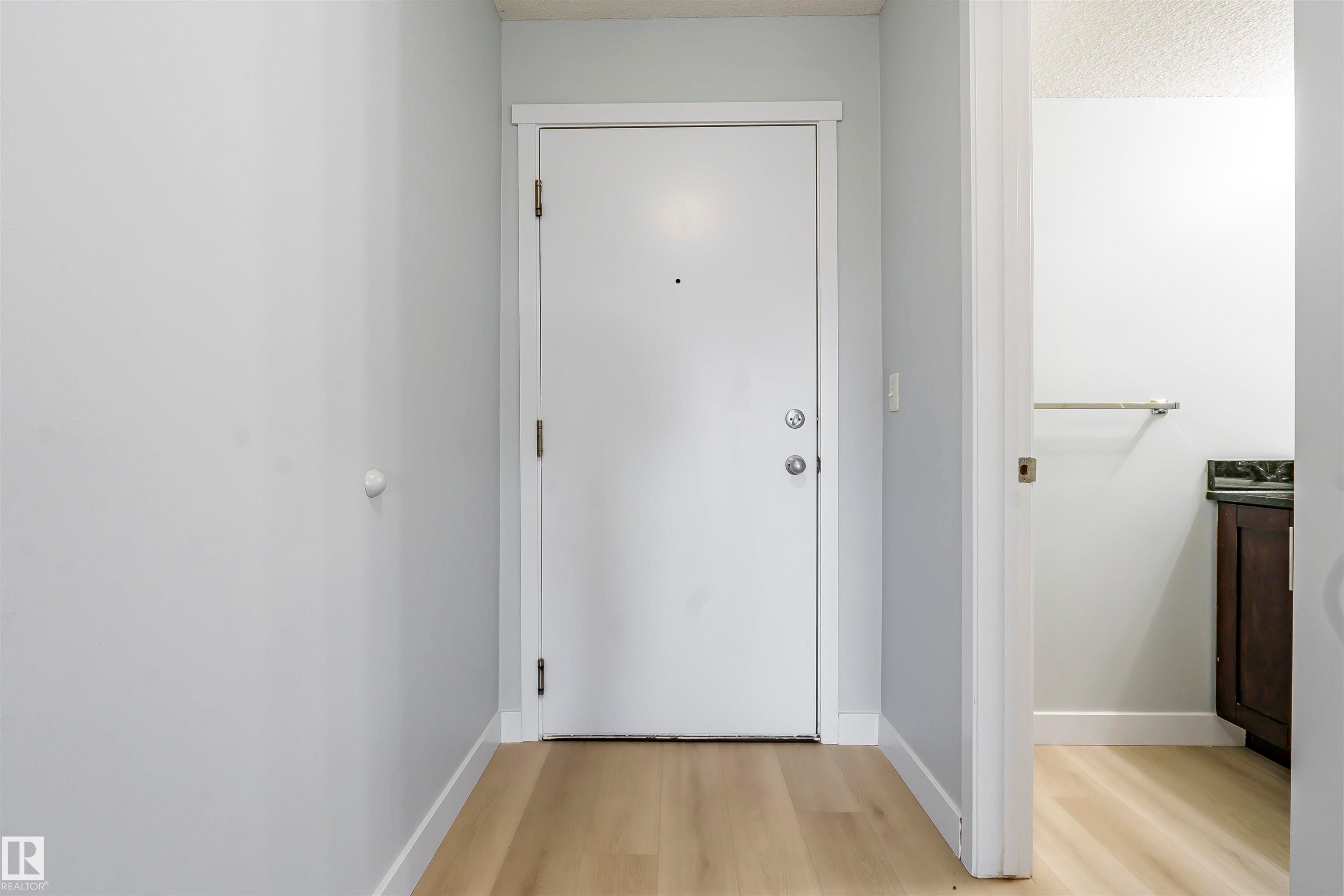 208 107 Watt Common, Edmonton, AB - Indoor Photo Showing Other Room