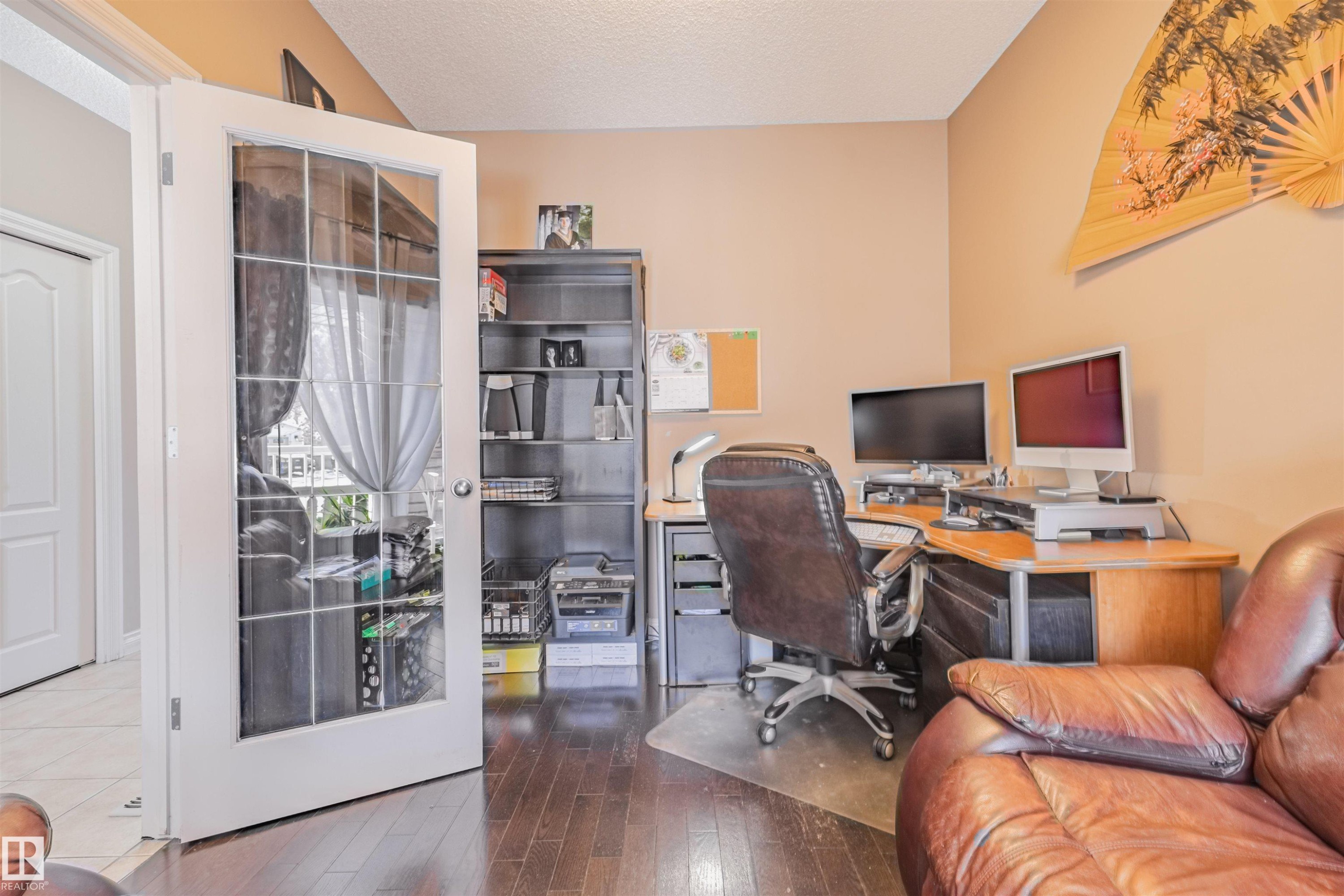 Main floor office. - 57 Homestead Crescent Nw, Edmonton, AB - Indoor Photo Showing Office