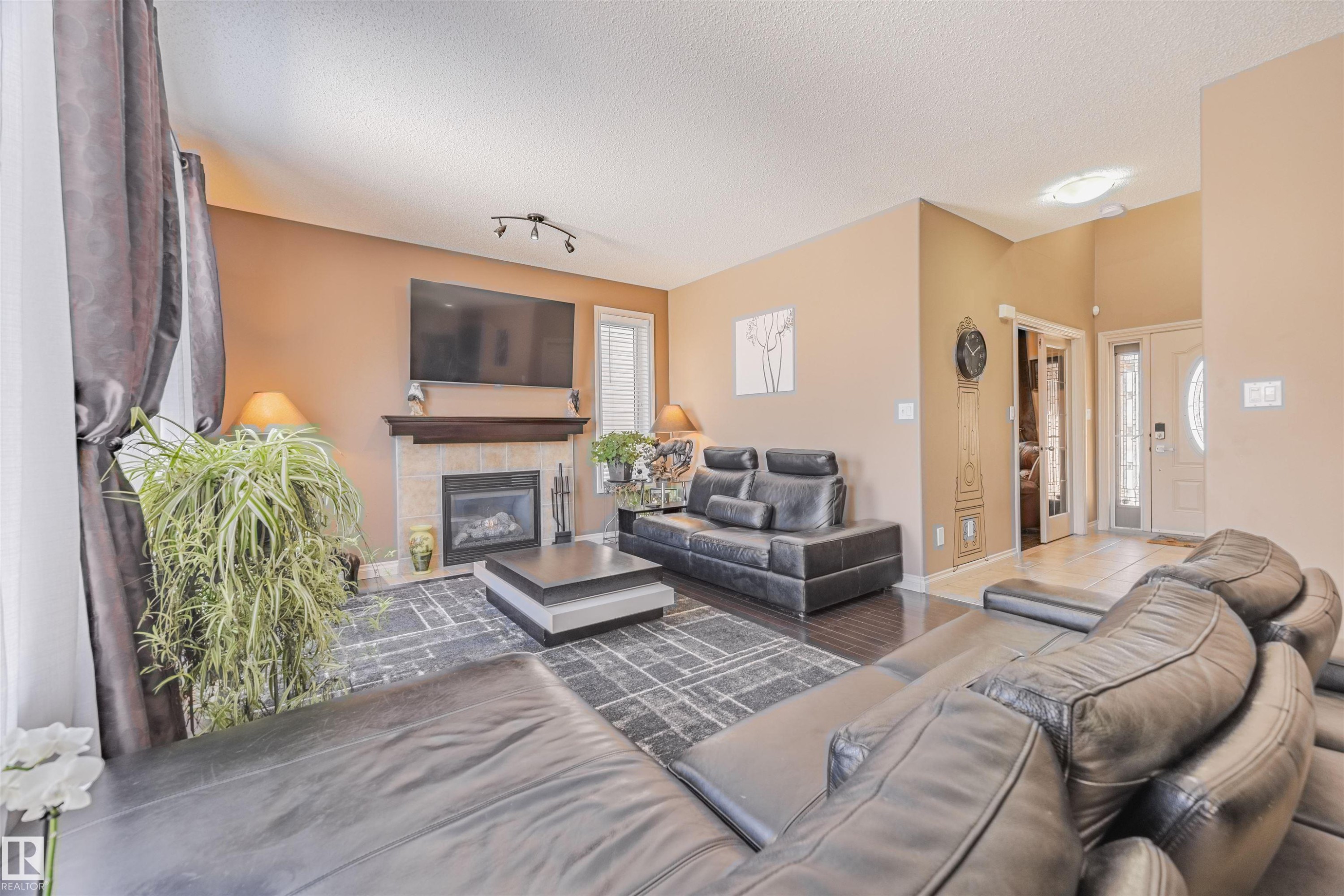 57 Homestead Crescent Nw, Edmonton, AB - Indoor Photo Showing Living Room With Fireplace