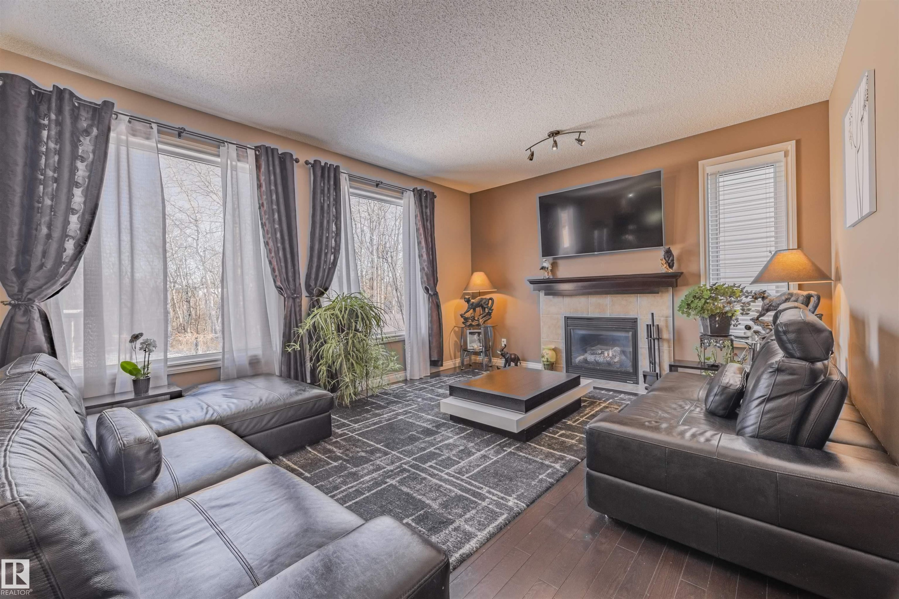 57 Homestead Crescent Nw, Edmonton, AB - Indoor Photo Showing Living Room With Fireplace