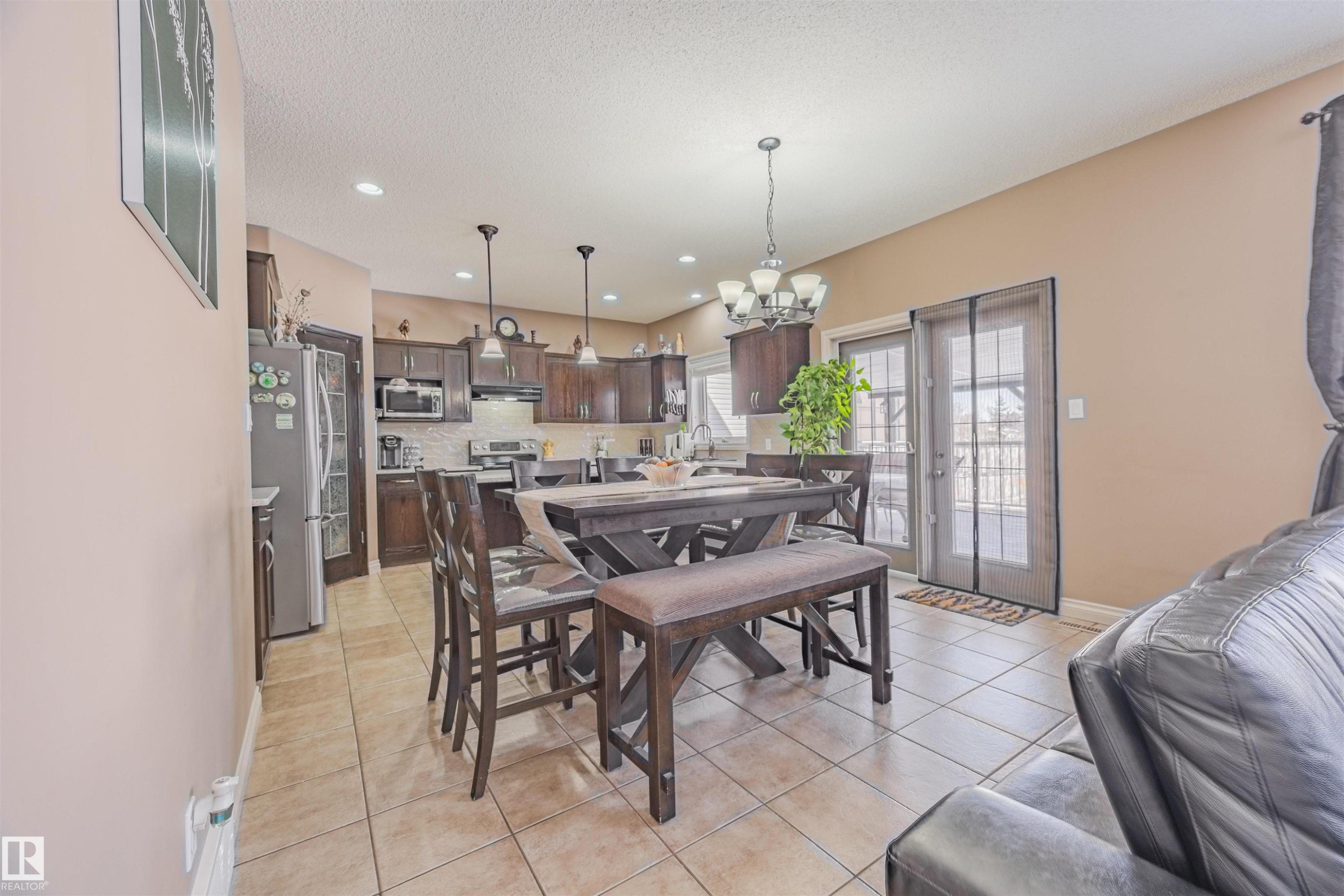 57 Homestead Crescent Nw, Edmonton, AB - Indoor Photo Showing Dining Room