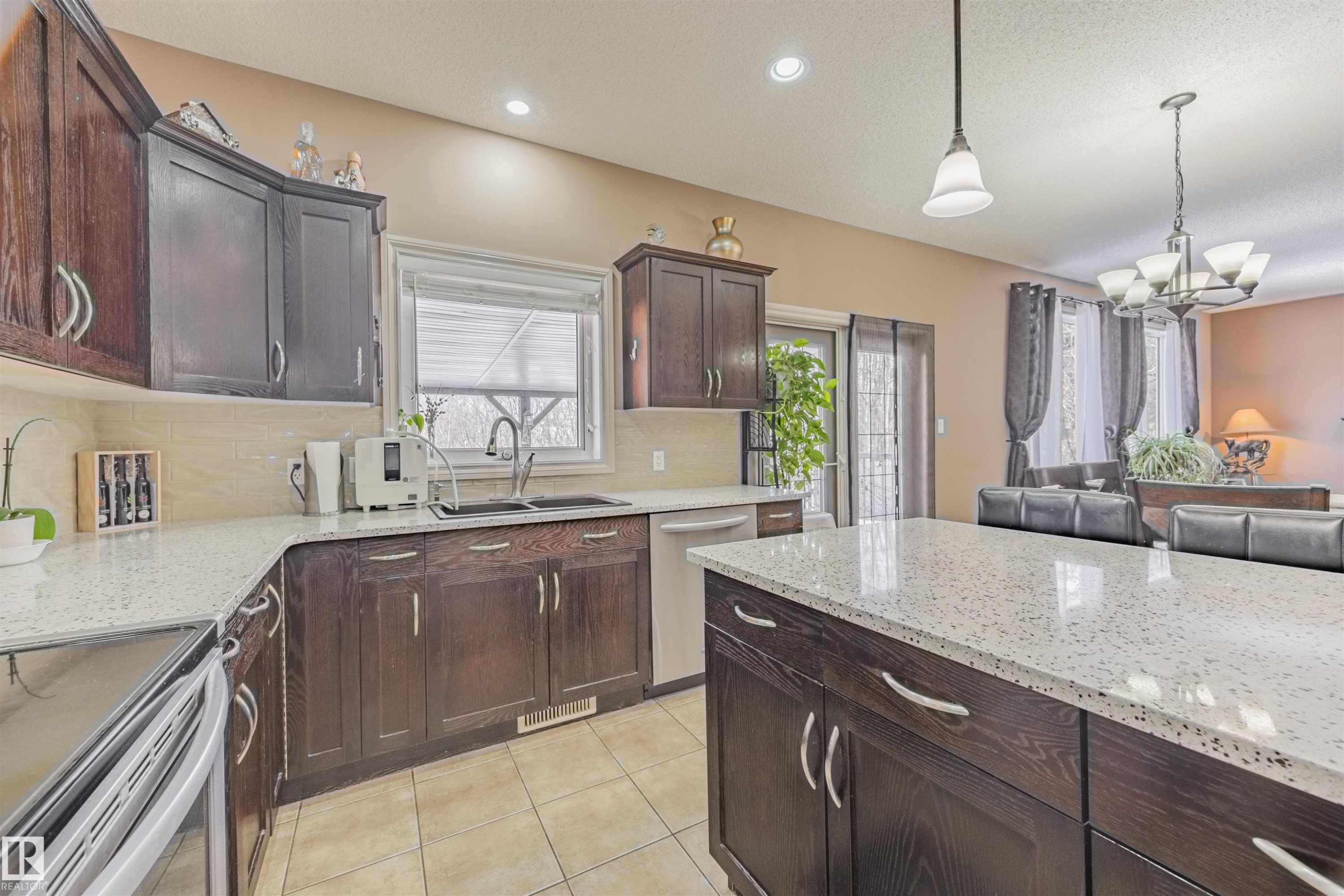 Fridge changed in 2024. Dishwasher and Stove purchased in 2015. Quartz countertops & kitchen backsplash done in 2022. - 57 Homestead Crescent Nw, Edmonton, AB - Indoor Photo Showing Kitchen With Double Sink With Upgraded Kitchen