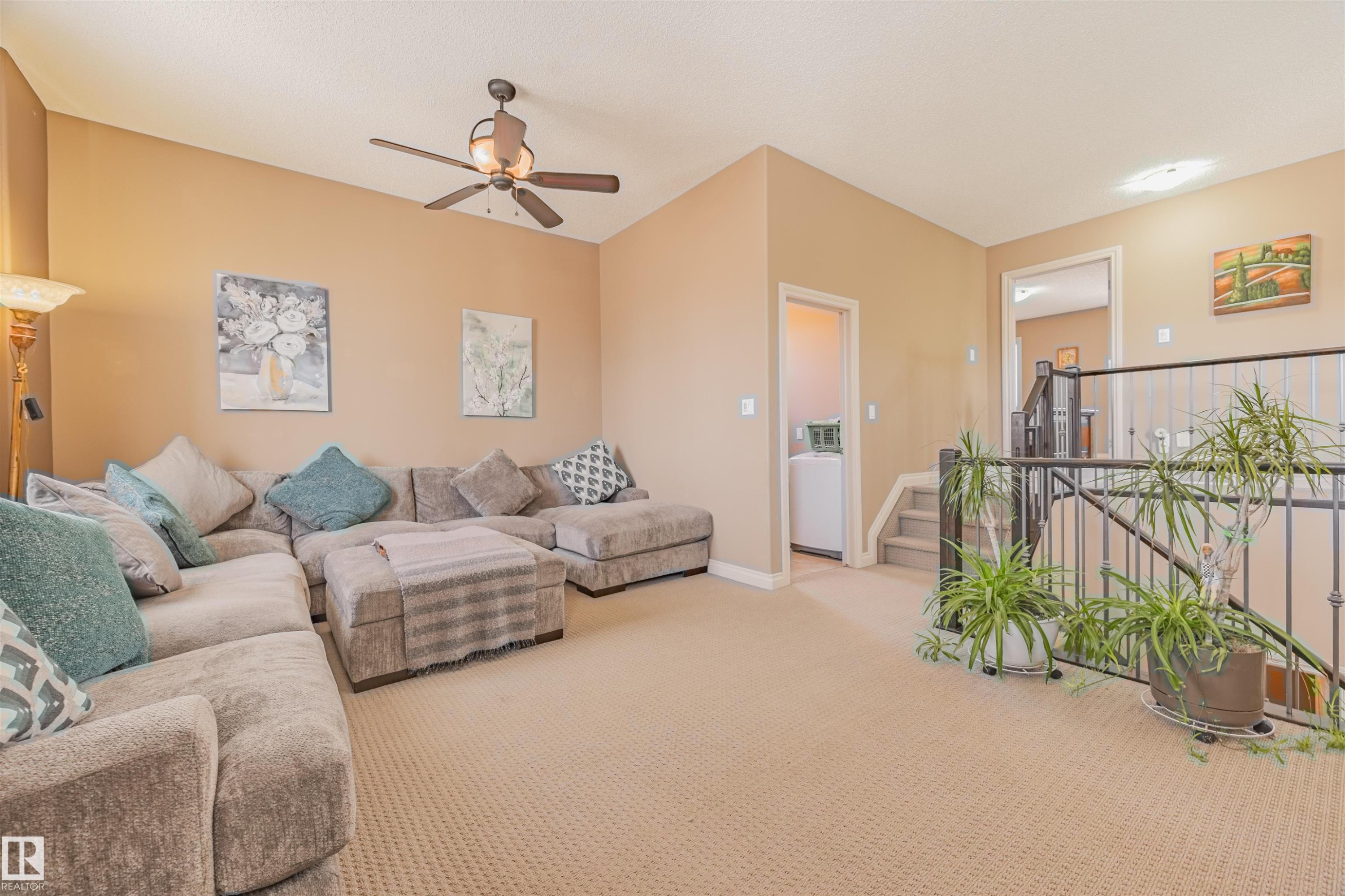 57 Homestead Crescent Nw, Edmonton, AB - Indoor Photo Showing Living Room