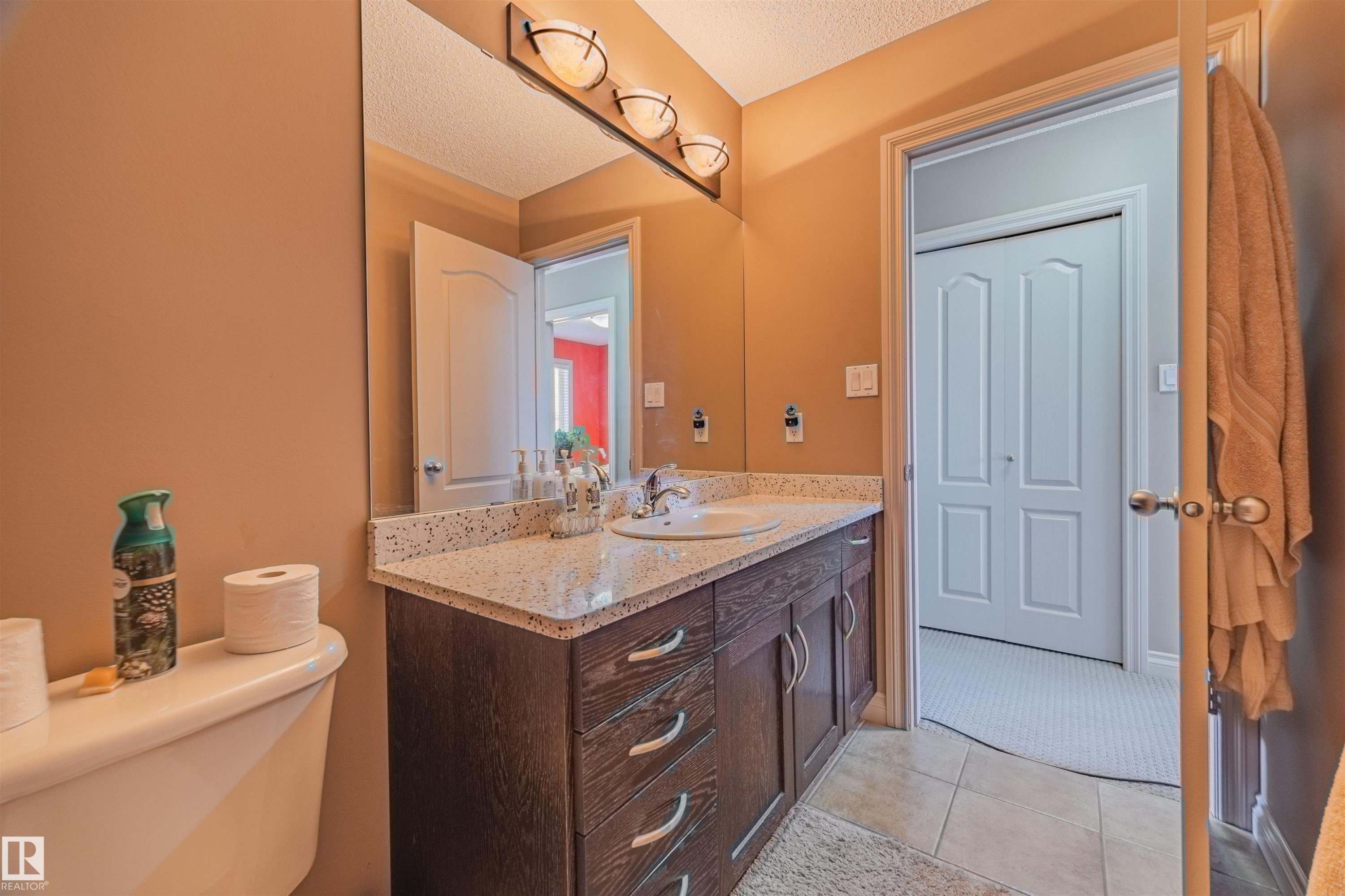 4-PC bathroom upstairs near 2nd and 3rd bedrooms. - 57 Homestead Crescent Nw, Edmonton, AB - Indoor Photo Showing Bathroom