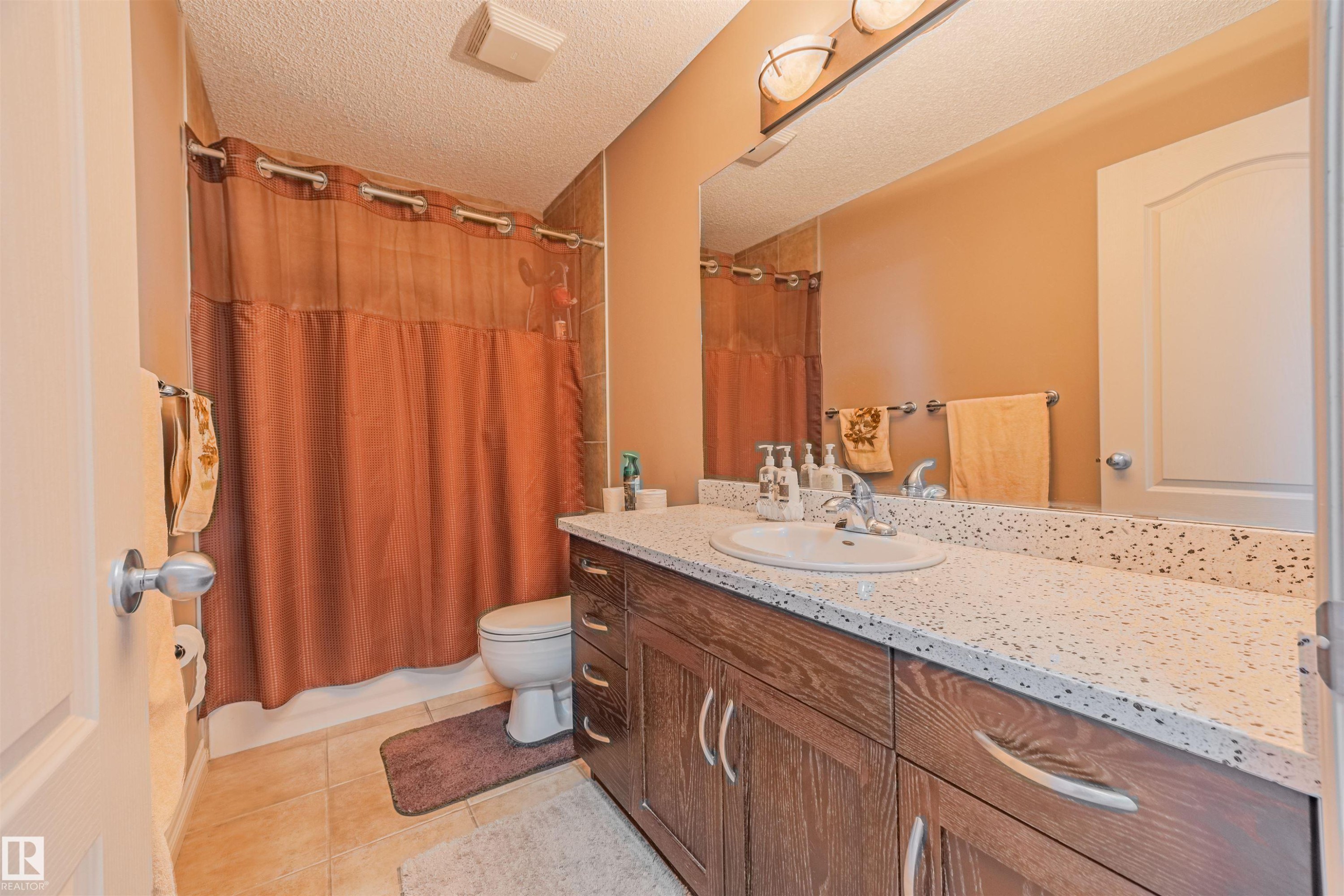 4-PC bathroom upstairs near 2nd and 3rd bedrooms. - 57 Homestead Crescent Nw, Edmonton, AB - Indoor Photo Showing Bathroom