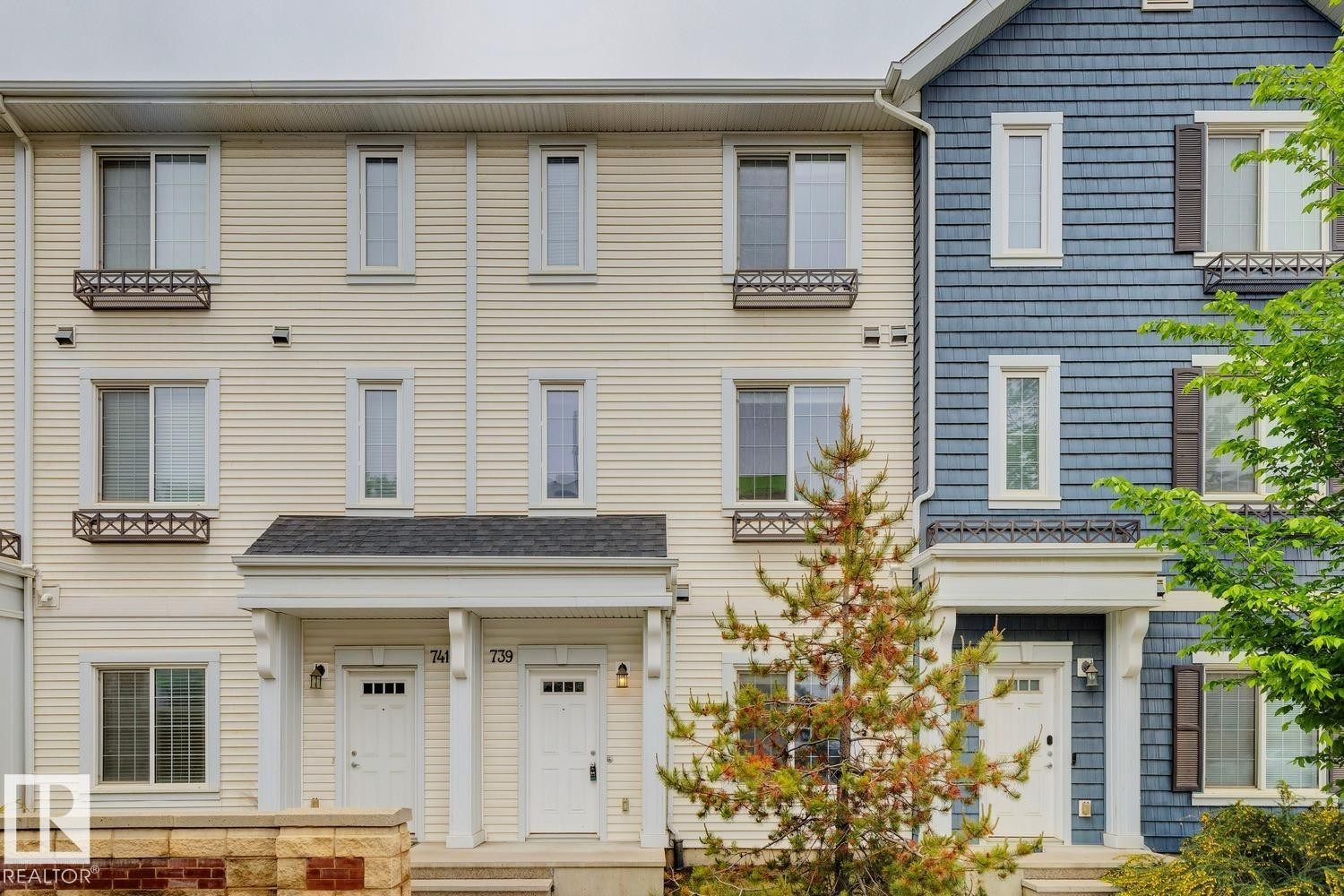 739 Allard Boulevard Sw, Edmonton, AB - Outdoor With Facade