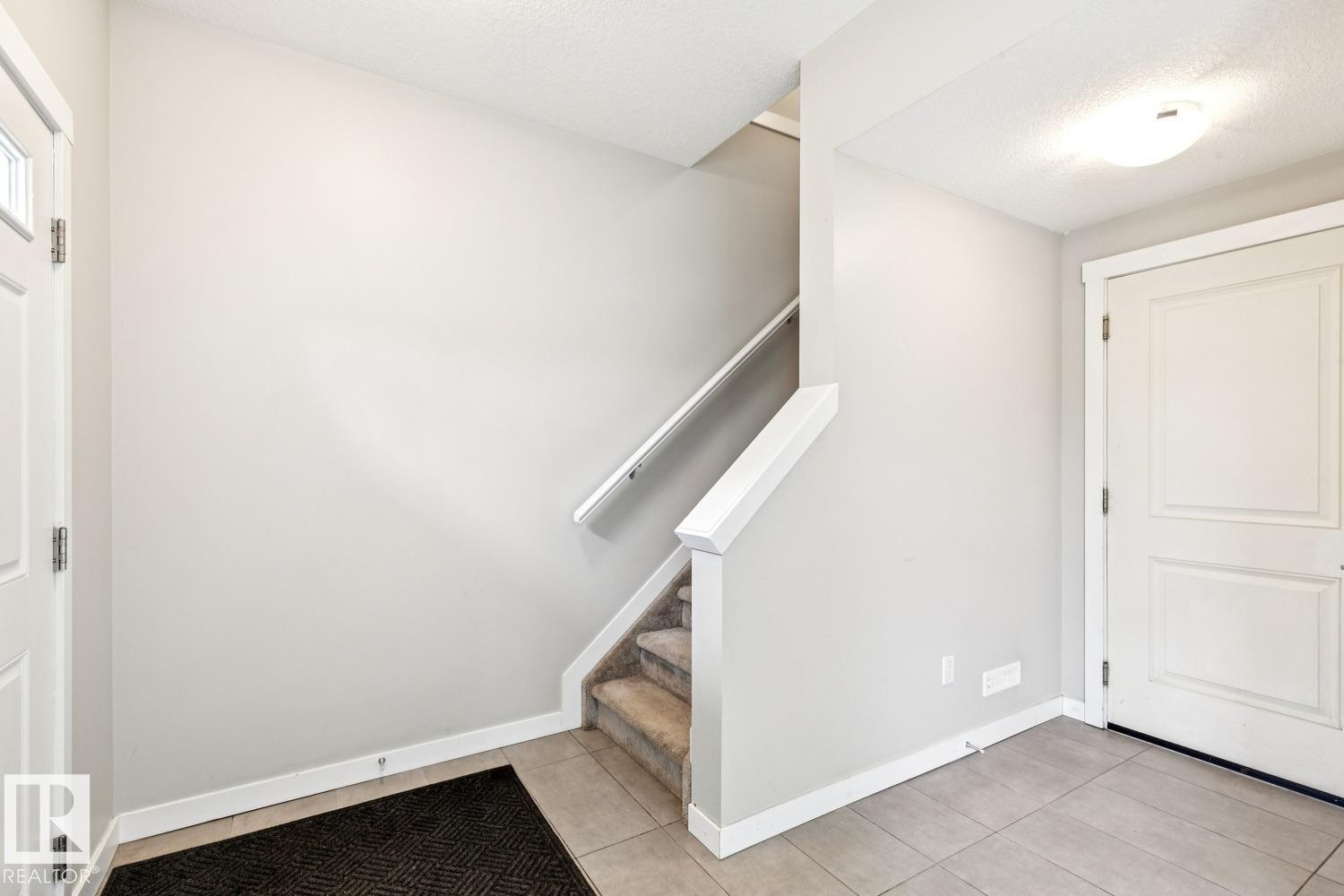 739 Allard Boulevard Sw, Edmonton, AB - Indoor Photo Showing Other Room