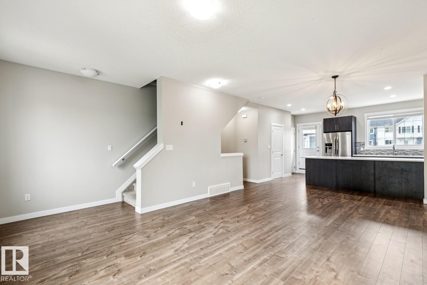 739 Allard Boulevard Sw, Edmonton, AB - Indoor Photo Showing Kitchen