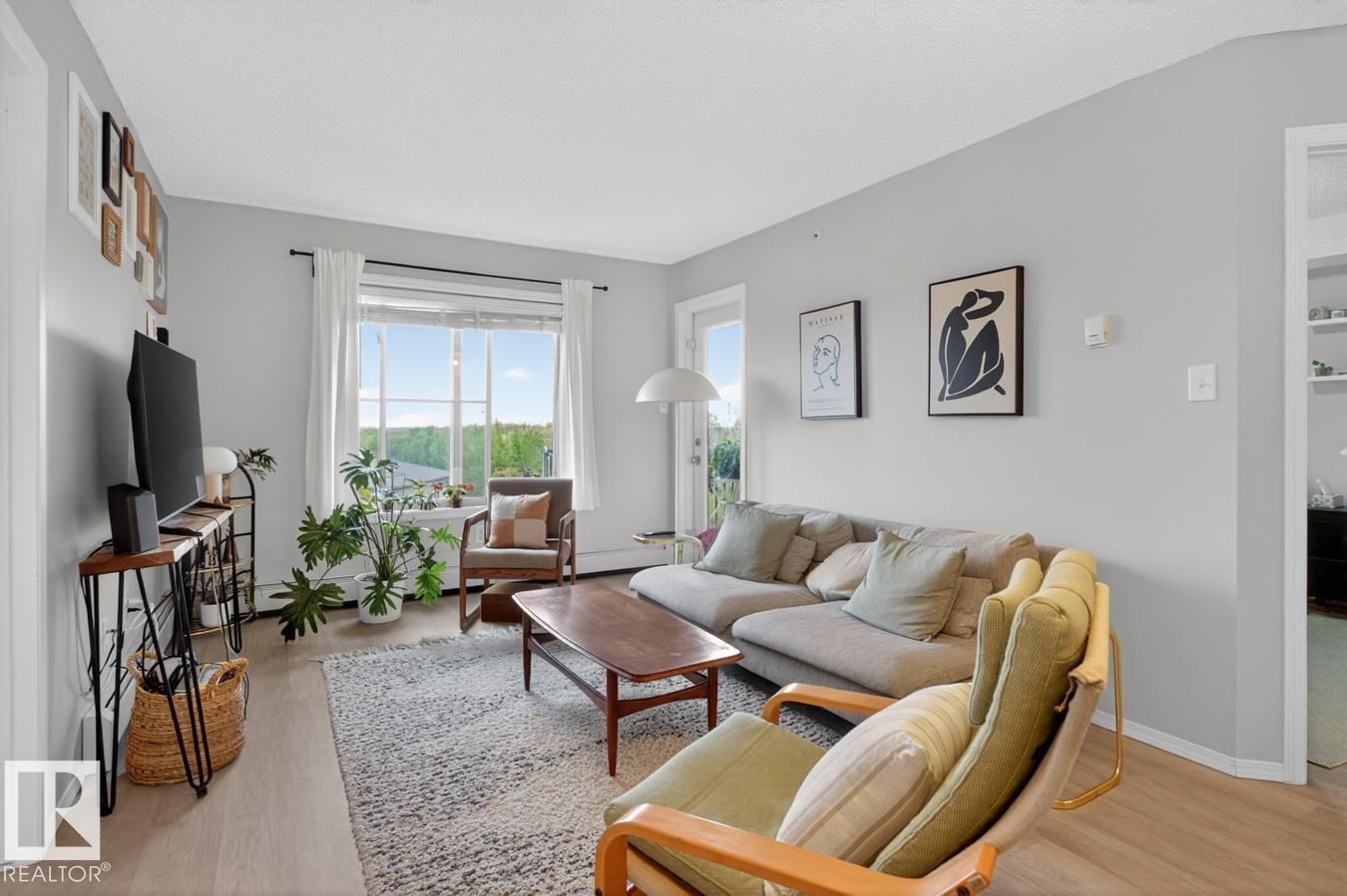 414 1060 Mcconachie Boulevard, Edmonton, AB - Indoor Photo Showing Living Room