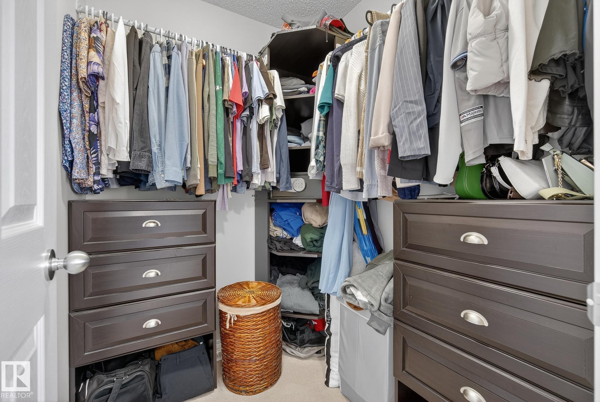 WALK-IN CLOSET - 67 Summerfield Point(E), Sherwood Park, AB