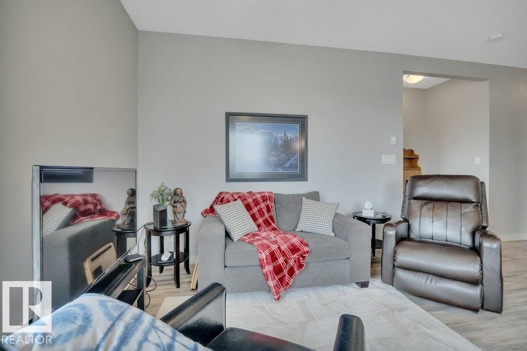 402 812 Welsh Drive Sw, Edmonton, AB - Indoor Photo Showing Living Room