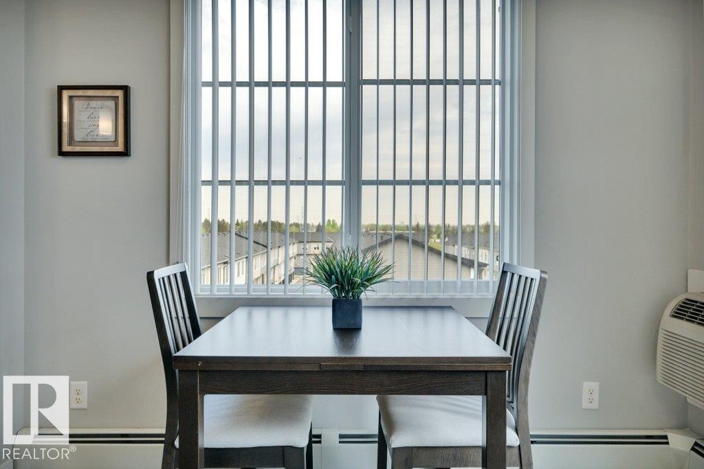 402 812 Welsh Drive Sw, Edmonton, AB - Indoor Photo Showing Dining Room