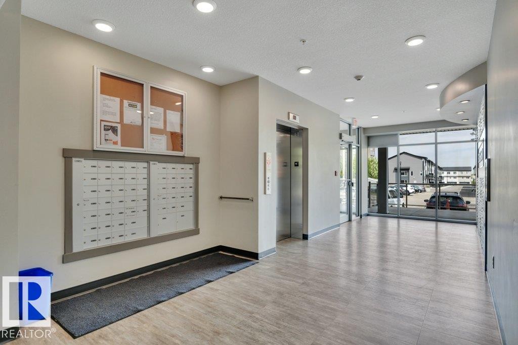 402 812 Welsh Drive Sw, Edmonton, AB - Indoor Photo Showing Other Room
