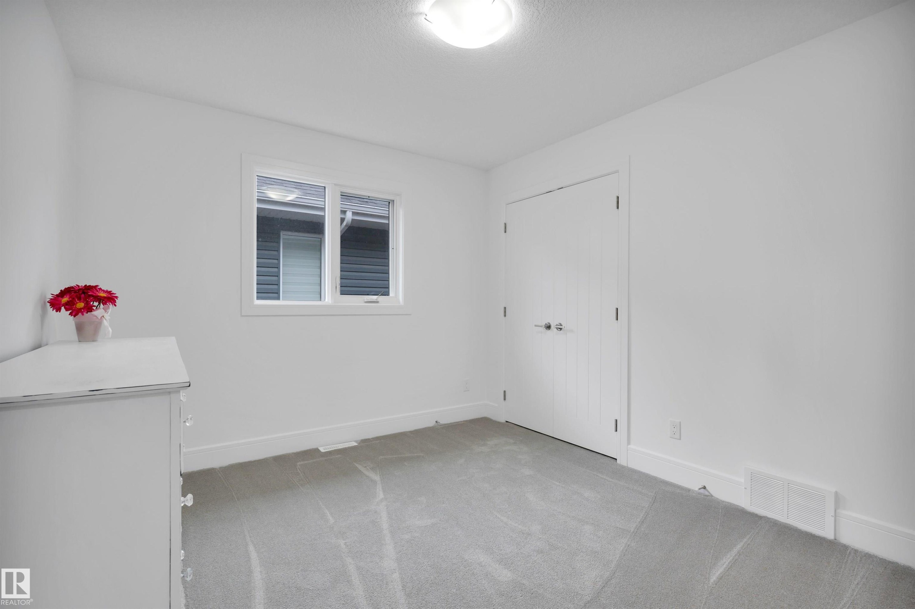 Room featuring white walls, light gray carpet flooring, and white trim - 3898 Robins Crescent Nw, Edmonton, AB - Indoor Photo Showing Other Room