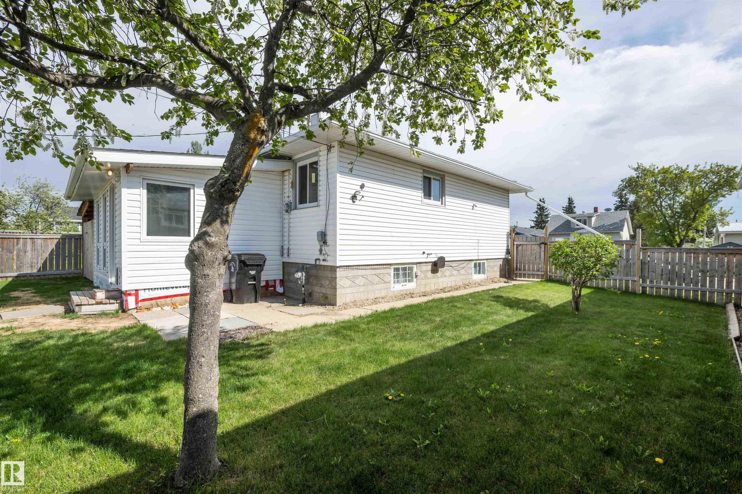 Back house - 4414 54 Avenue, Barrhead, AB - Outdoor