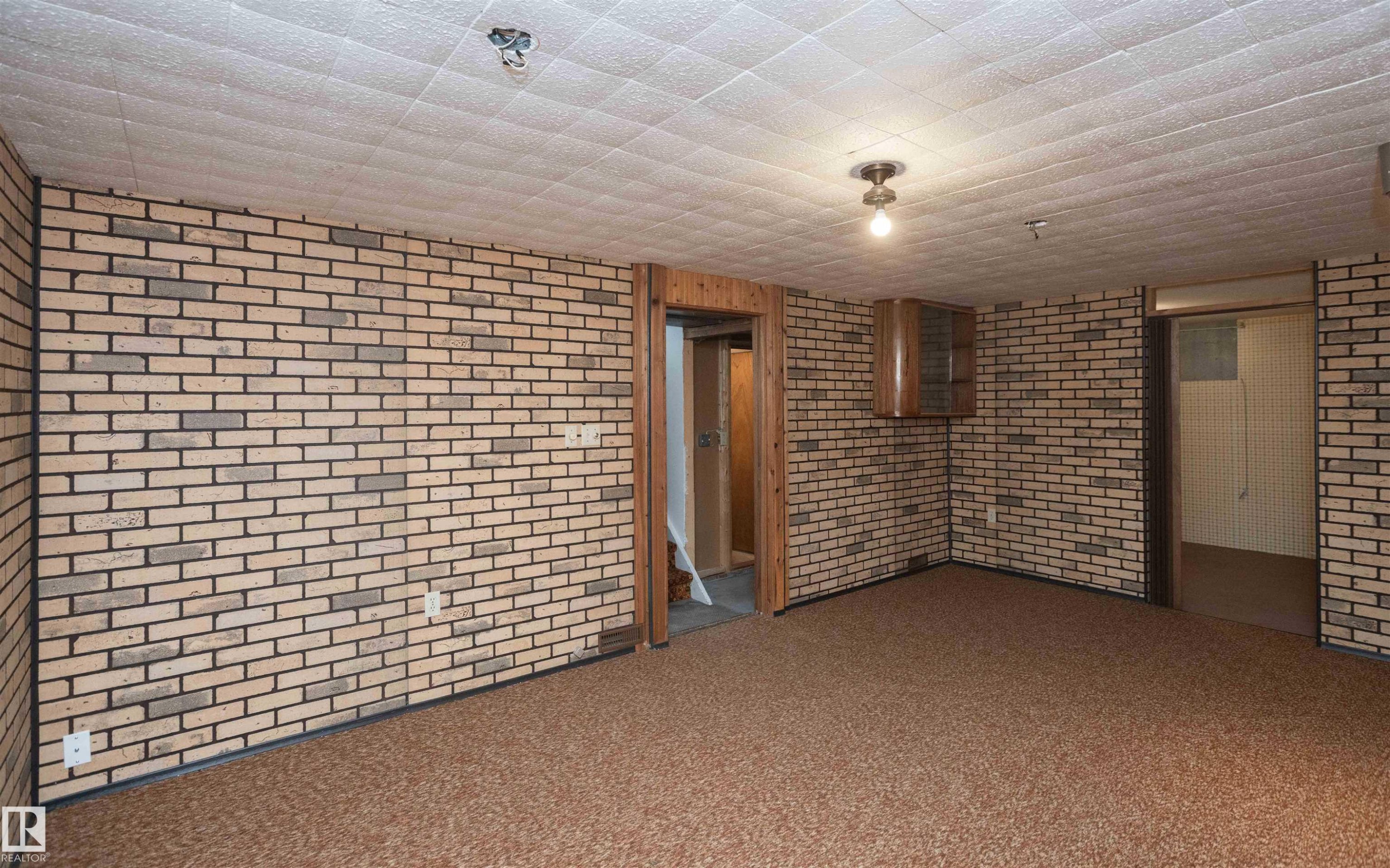 Empty room - 4414 54 Avenue, Barrhead, AB -