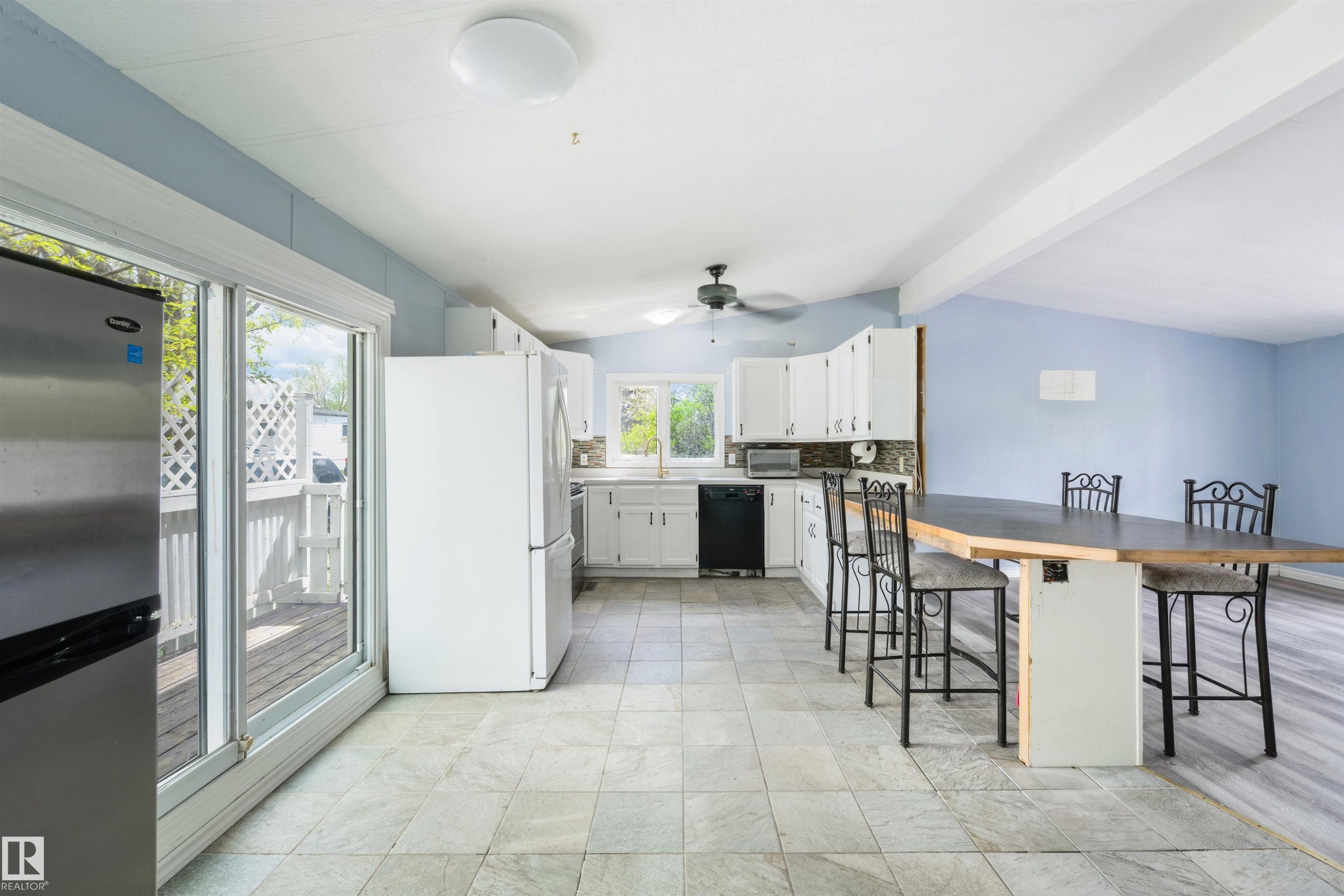 6 Hillcrest Drive, Edmonton, AB - Indoor Photo Showing Kitchen