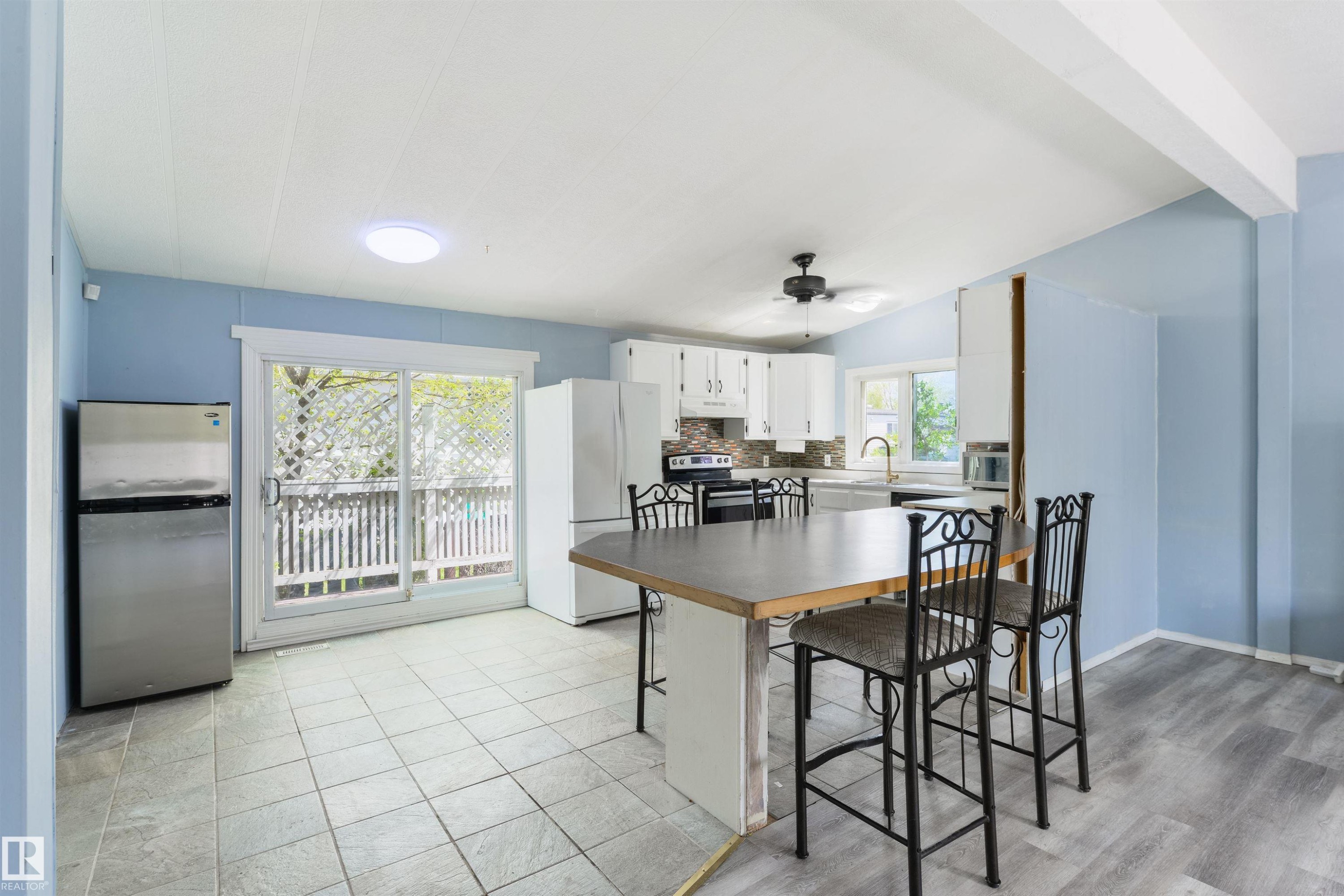 6 Hillcrest Drive, Edmonton, AB - Indoor