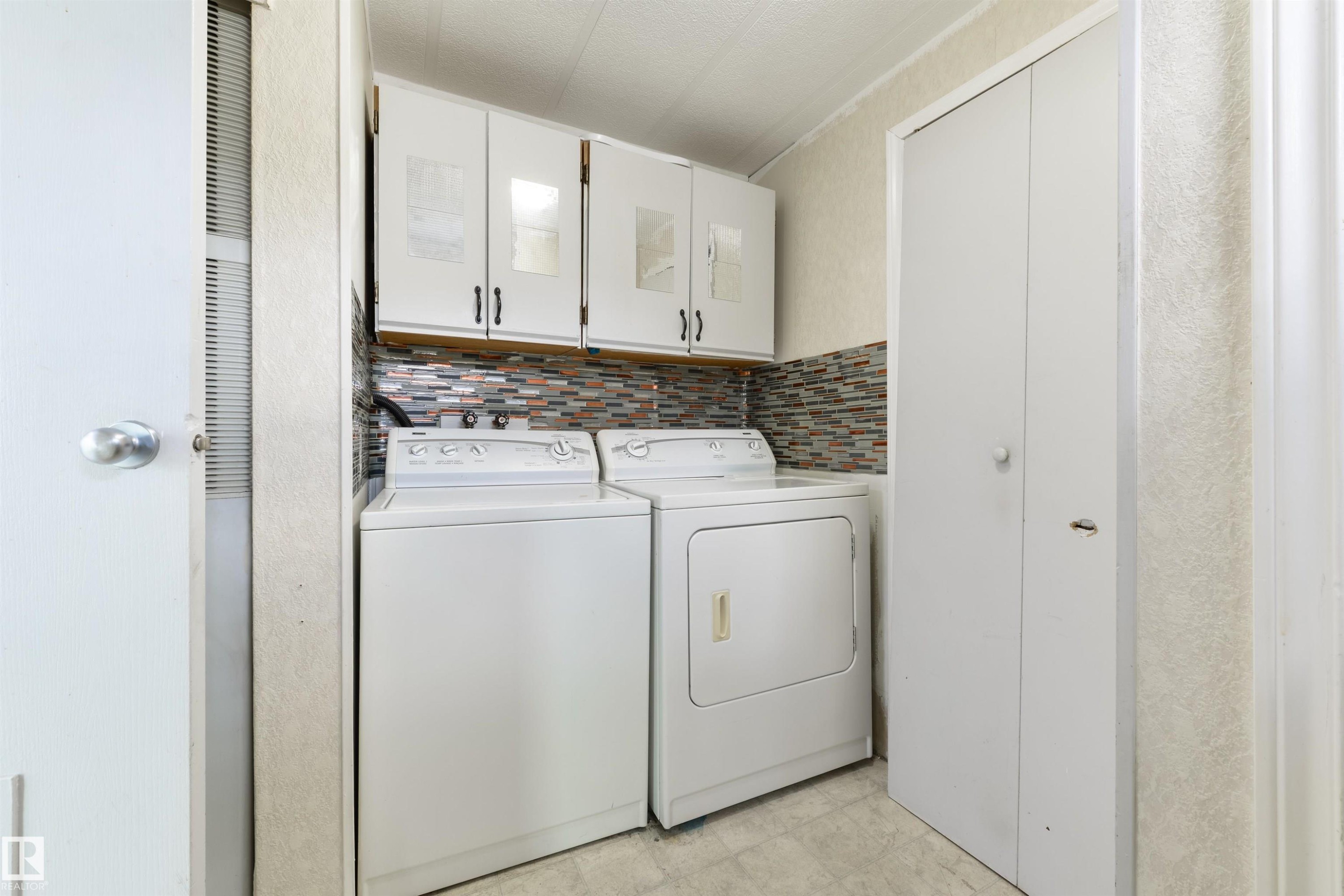 6 Hillcrest Drive, Edmonton, AB - Indoor Photo Showing Laundry Room