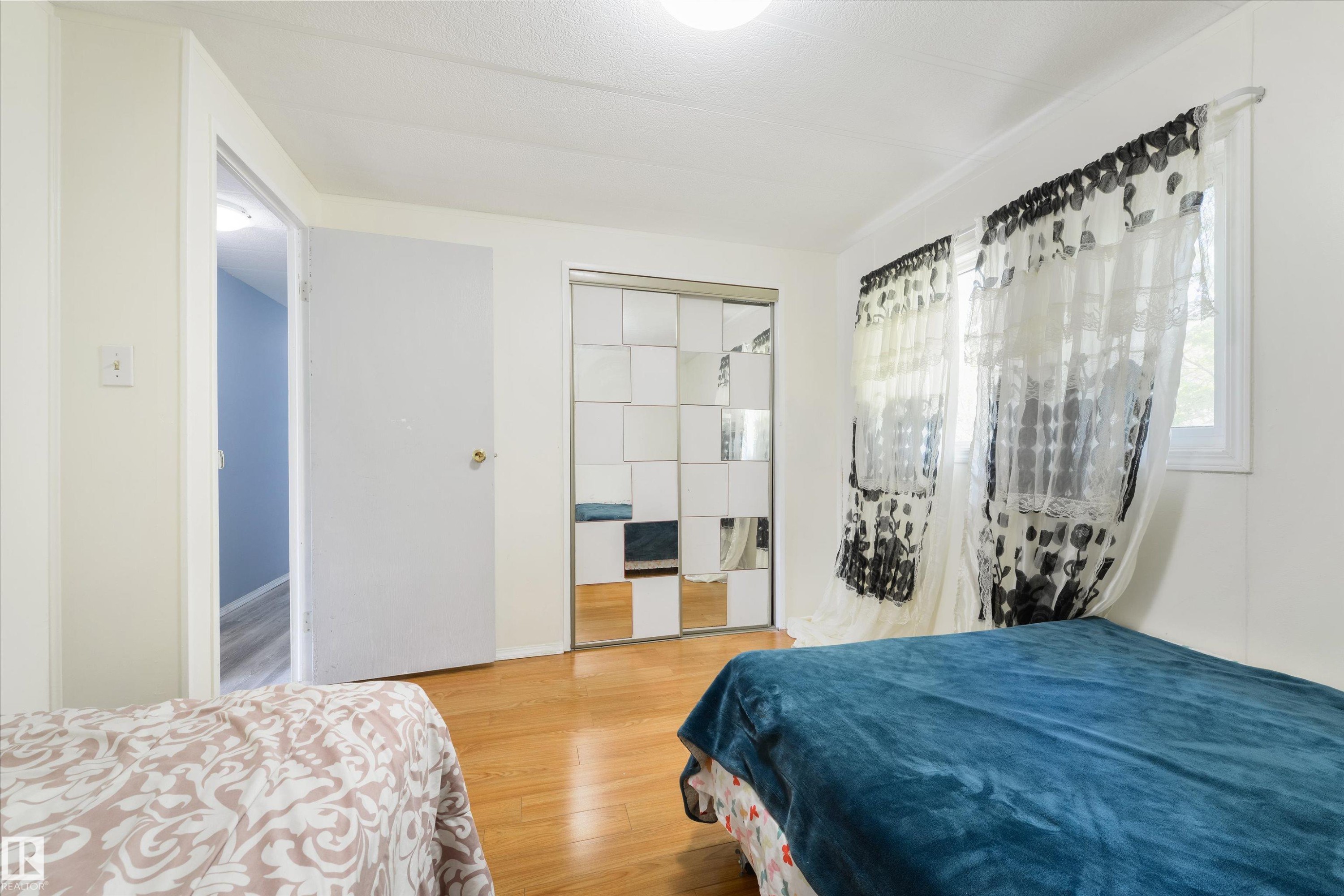 6 Hillcrest Drive, Edmonton, AB - Indoor Photo Showing Bedroom
