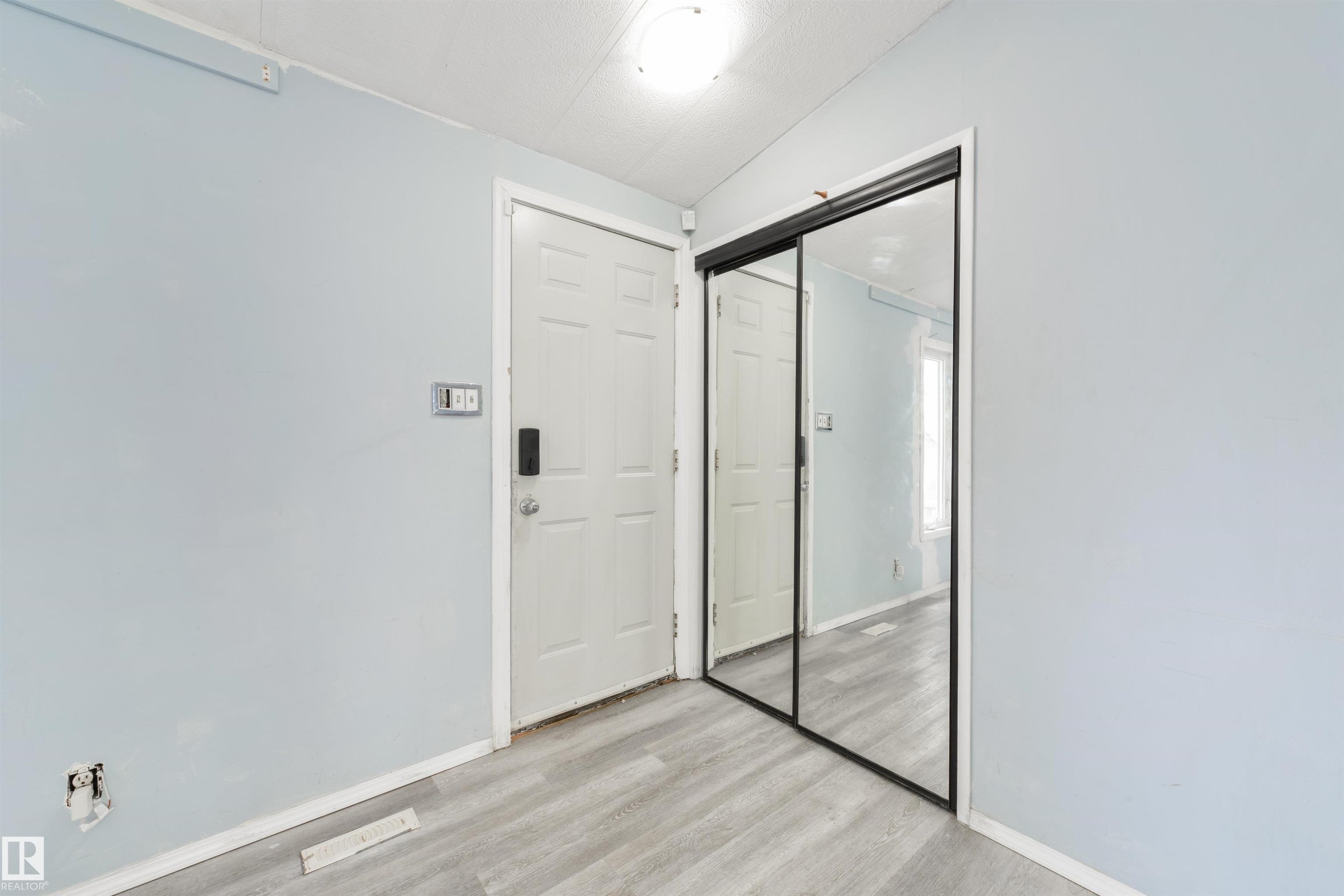 6 Hillcrest Drive, Edmonton, AB - Indoor Photo Showing Other Room