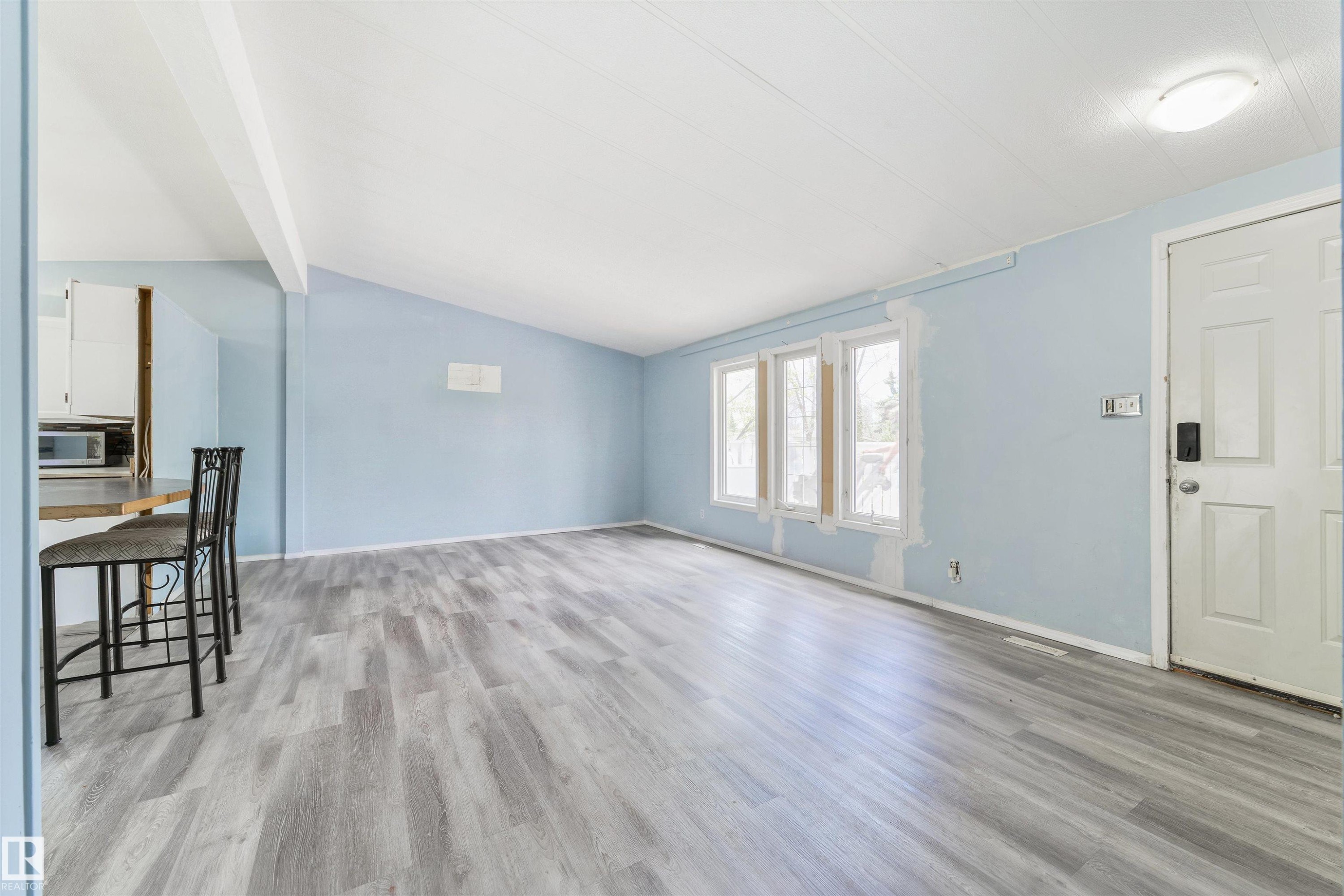 6 Hillcrest Drive, Edmonton, AB - Indoor Photo Showing Other Room