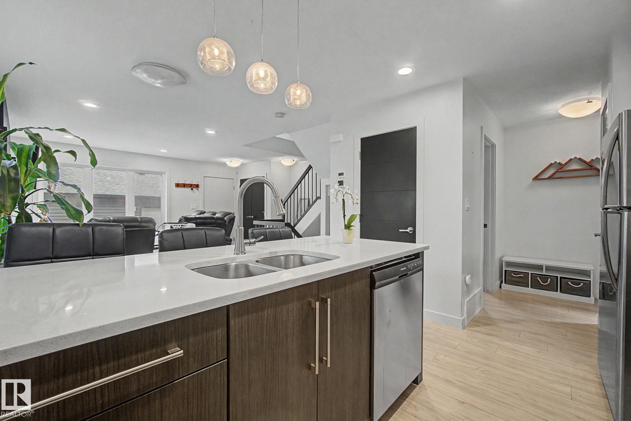 12035 93 Street Nw, Edmonton, AB