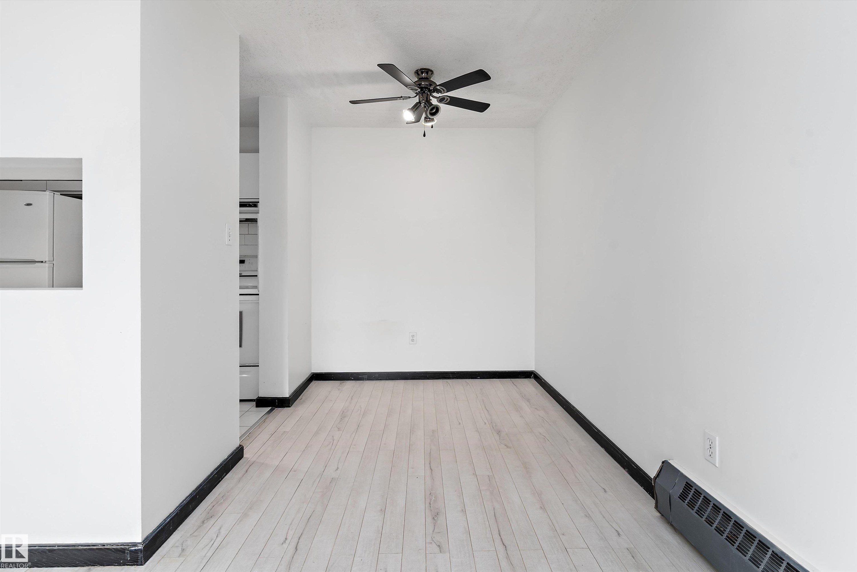 #420 6720 158 Av Nw, Edmonton, AB - Indoor Photo Showing Other Room