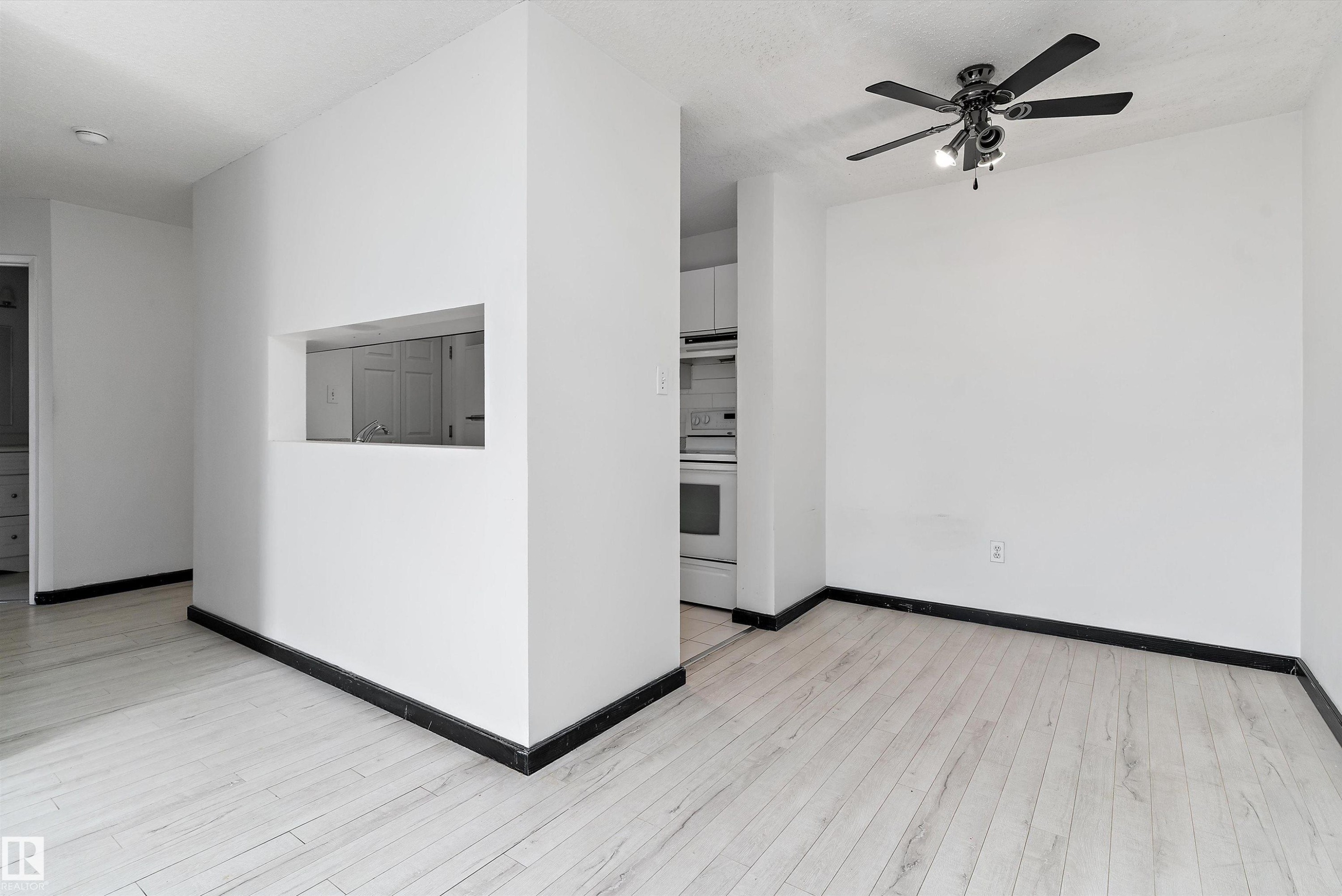 #420 6720 158 Av Nw, Edmonton, AB - Indoor Photo Showing Other Room