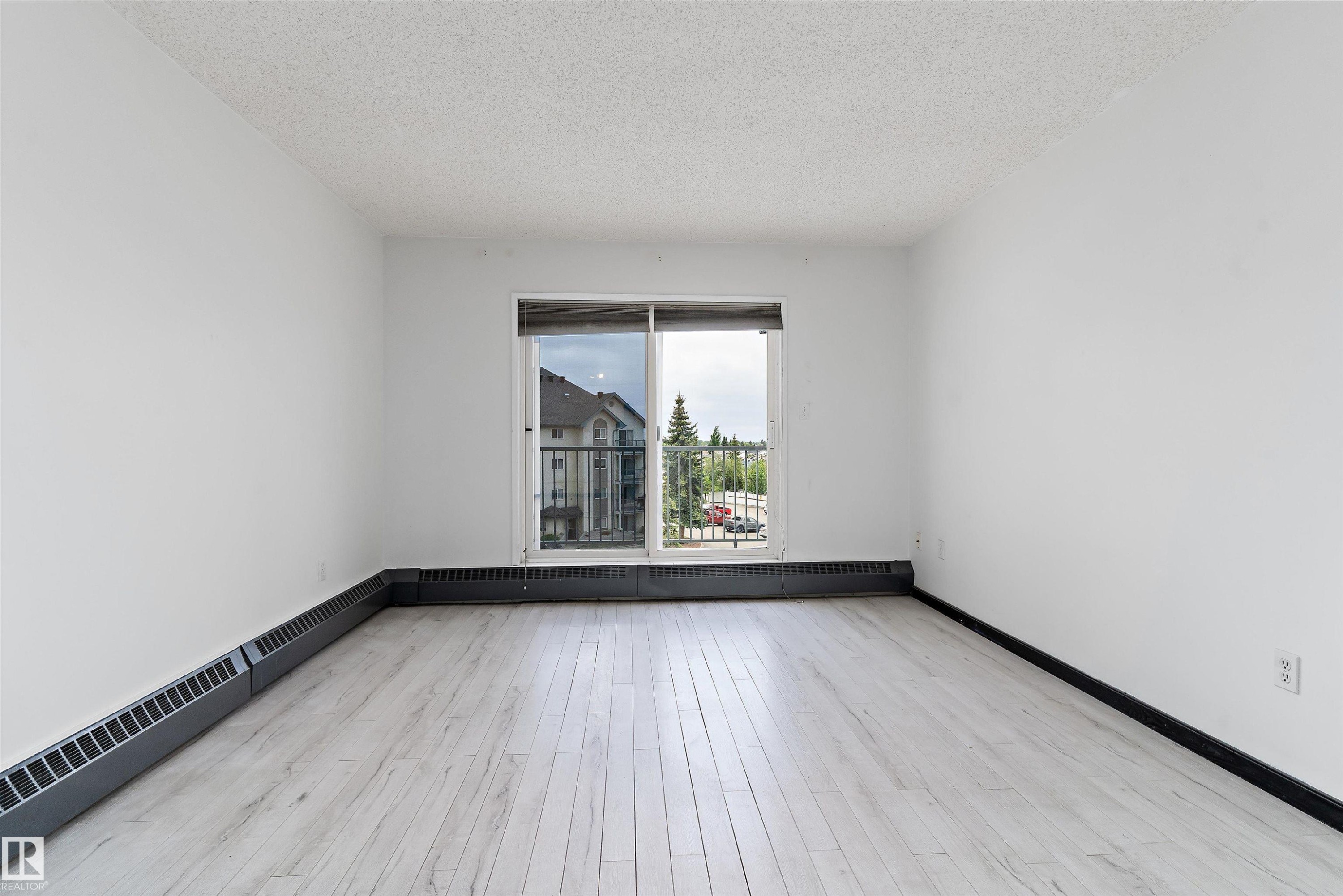 #420 6720 158 Av Nw, Edmonton, AB - Indoor Photo Showing Other Room