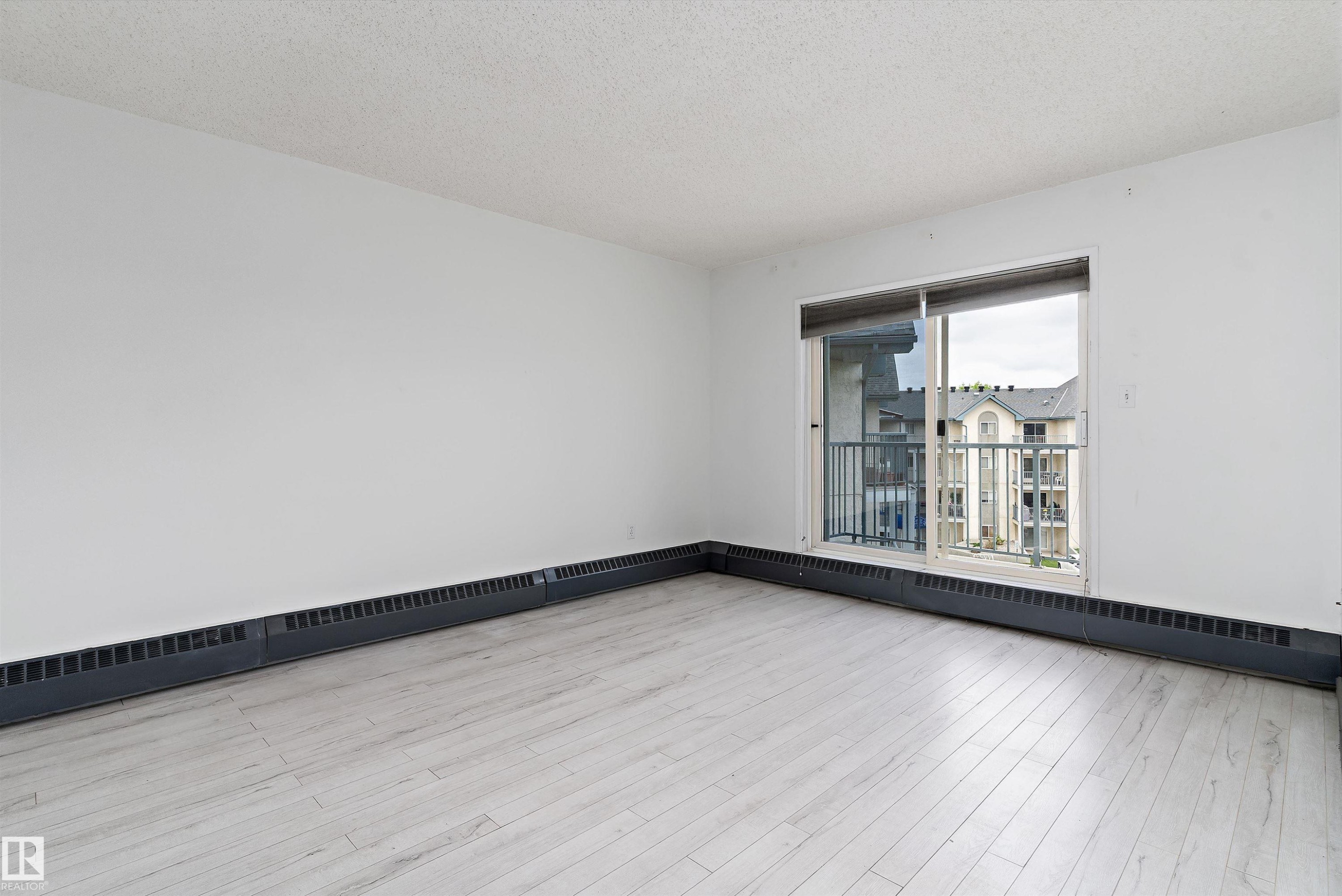 #420 6720 158 Av Nw, Edmonton, AB - Indoor Photo Showing Other Room