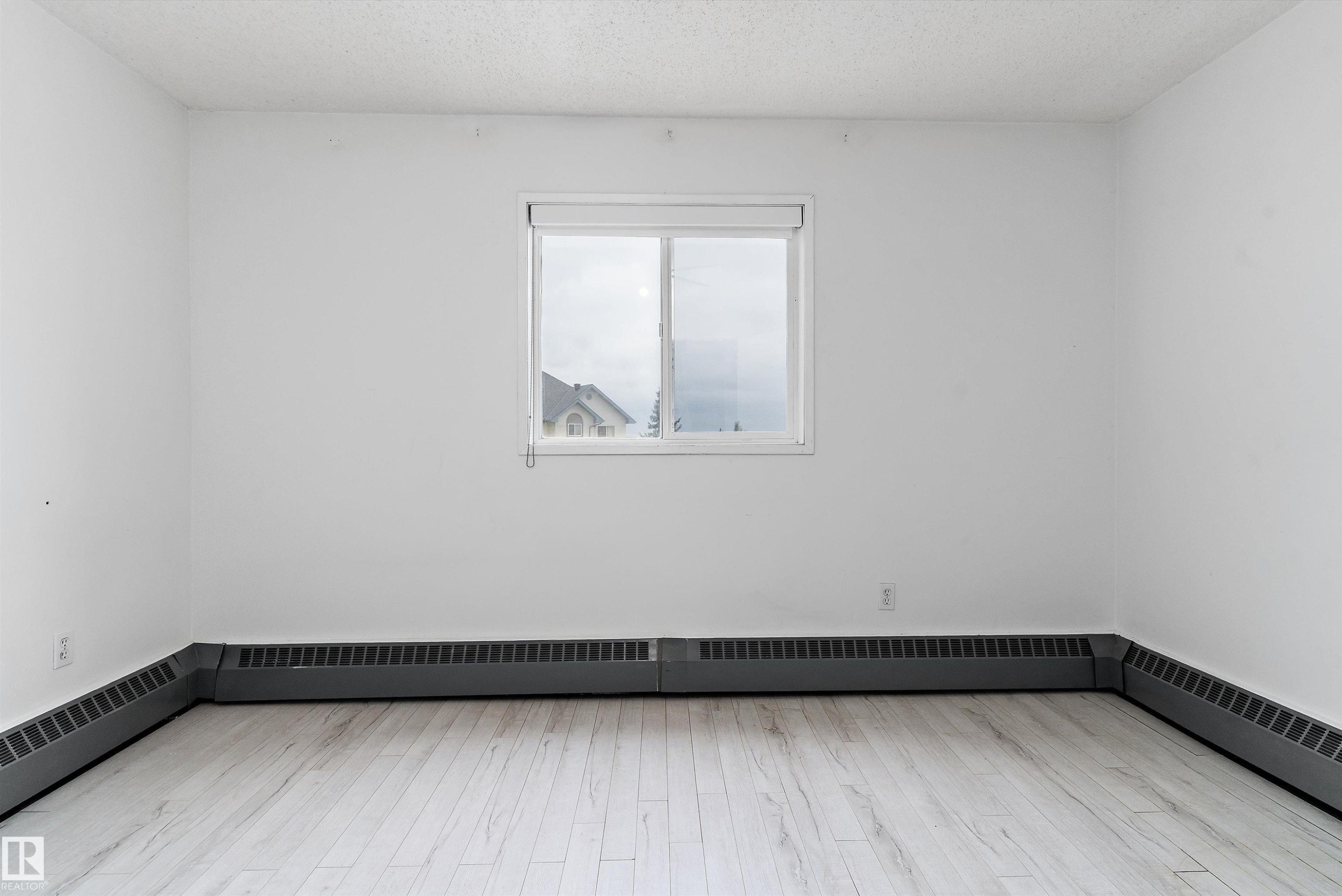 #420 6720 158 Av Nw, Edmonton, AB - Indoor Photo Showing Other Room