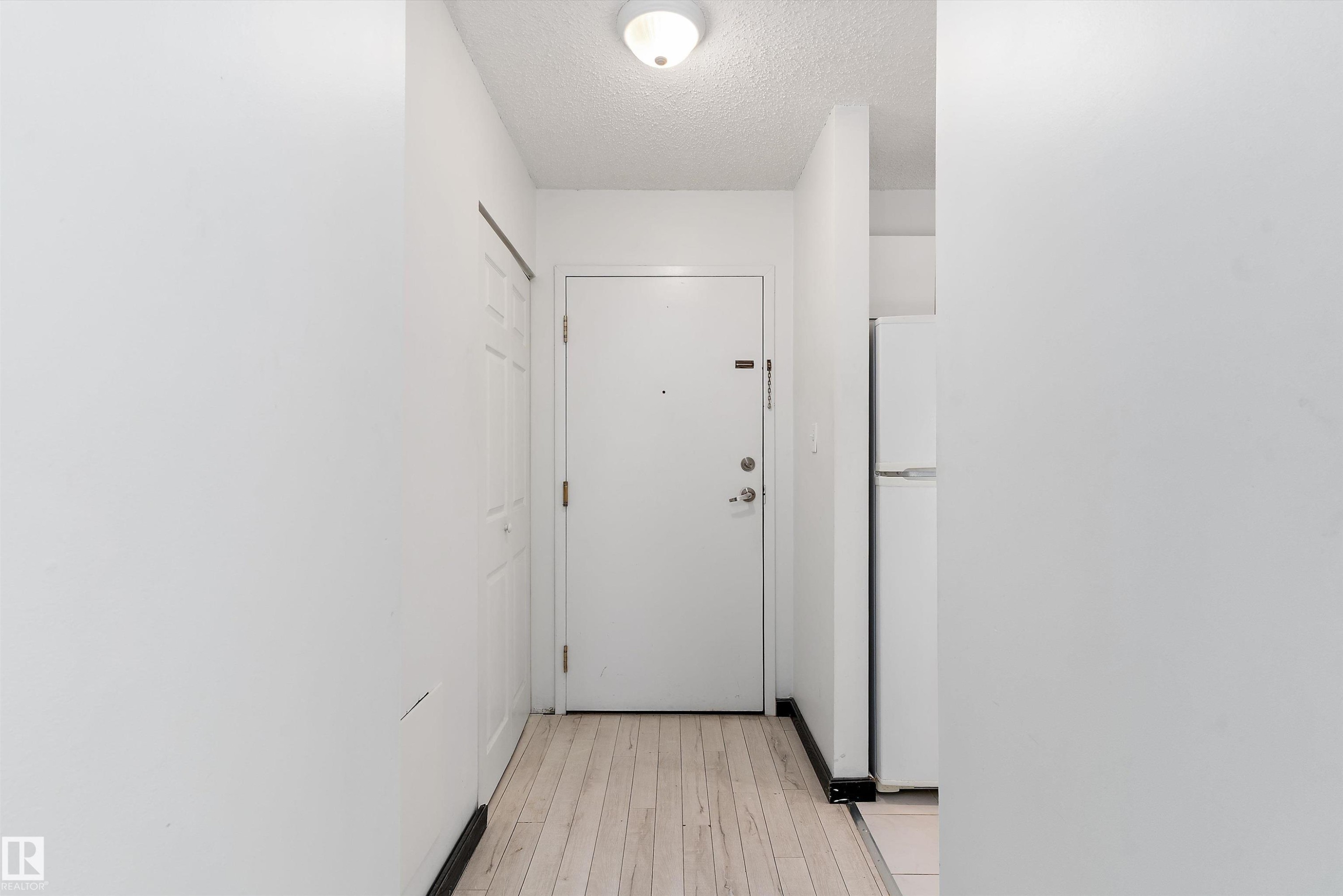 #420 6720 158 Av Nw, Edmonton, AB - Indoor Photo Showing Other Room