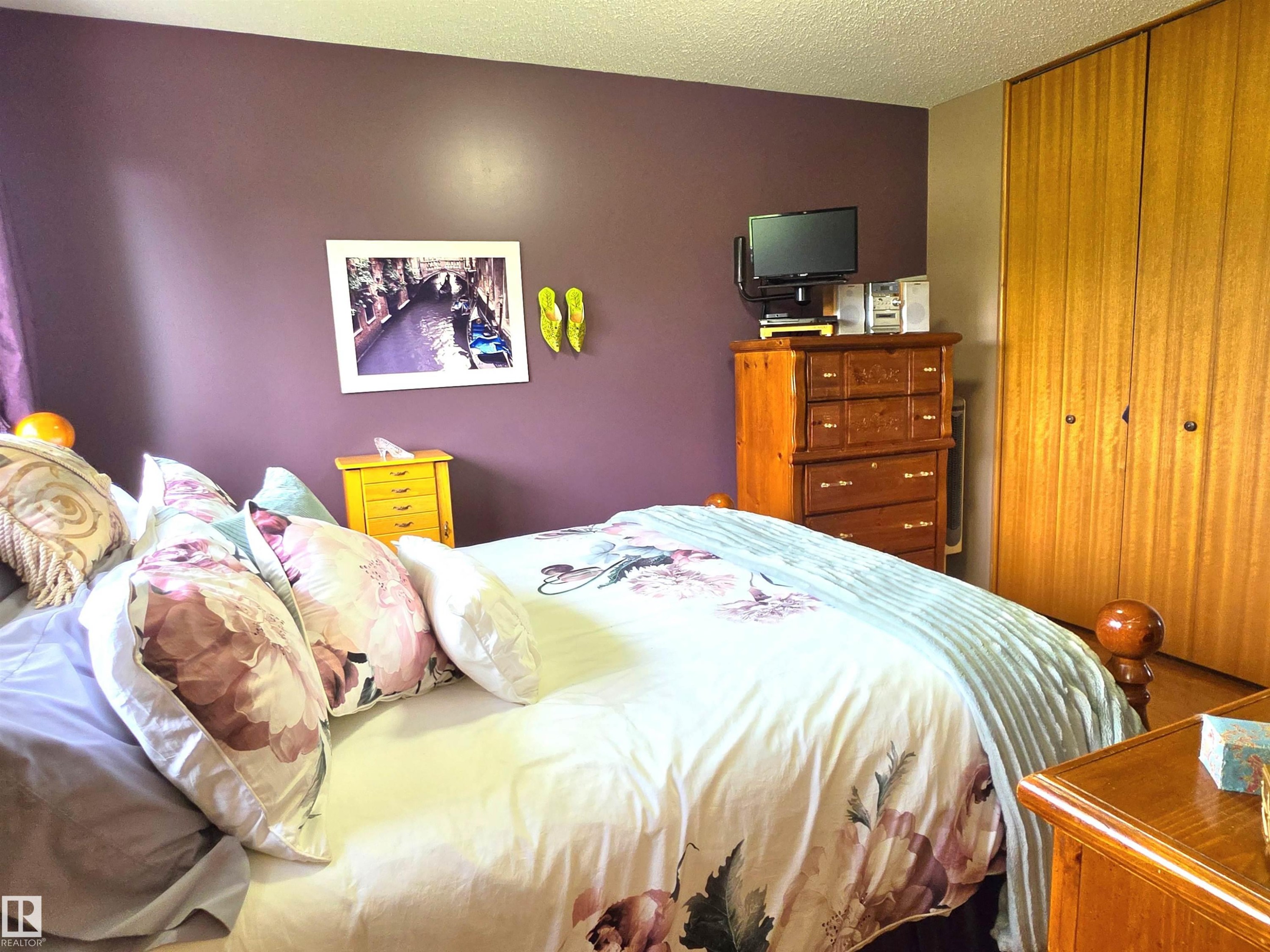 4606 54 Avenue, Two Hills, AB
