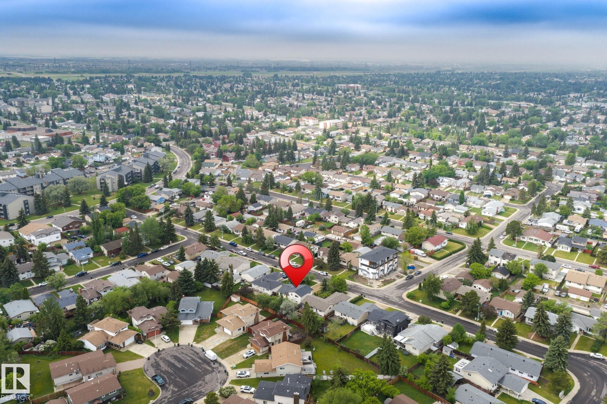 Expansive residential neighborhood featuring numerous single-family homes and multi-unit dwellings - 2045 46St, Edmonton, AB