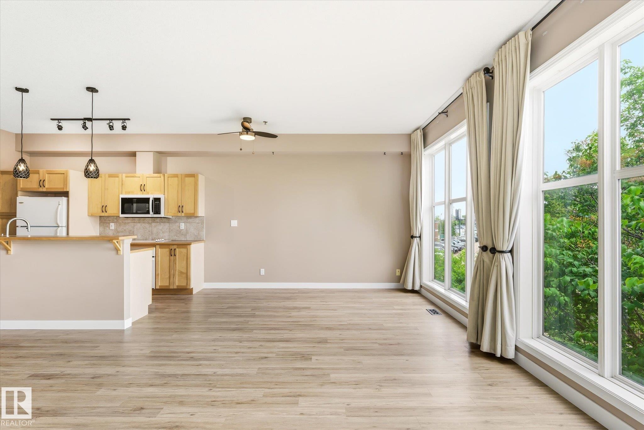 209 4835 104A Street Nw, Edmonton, AB