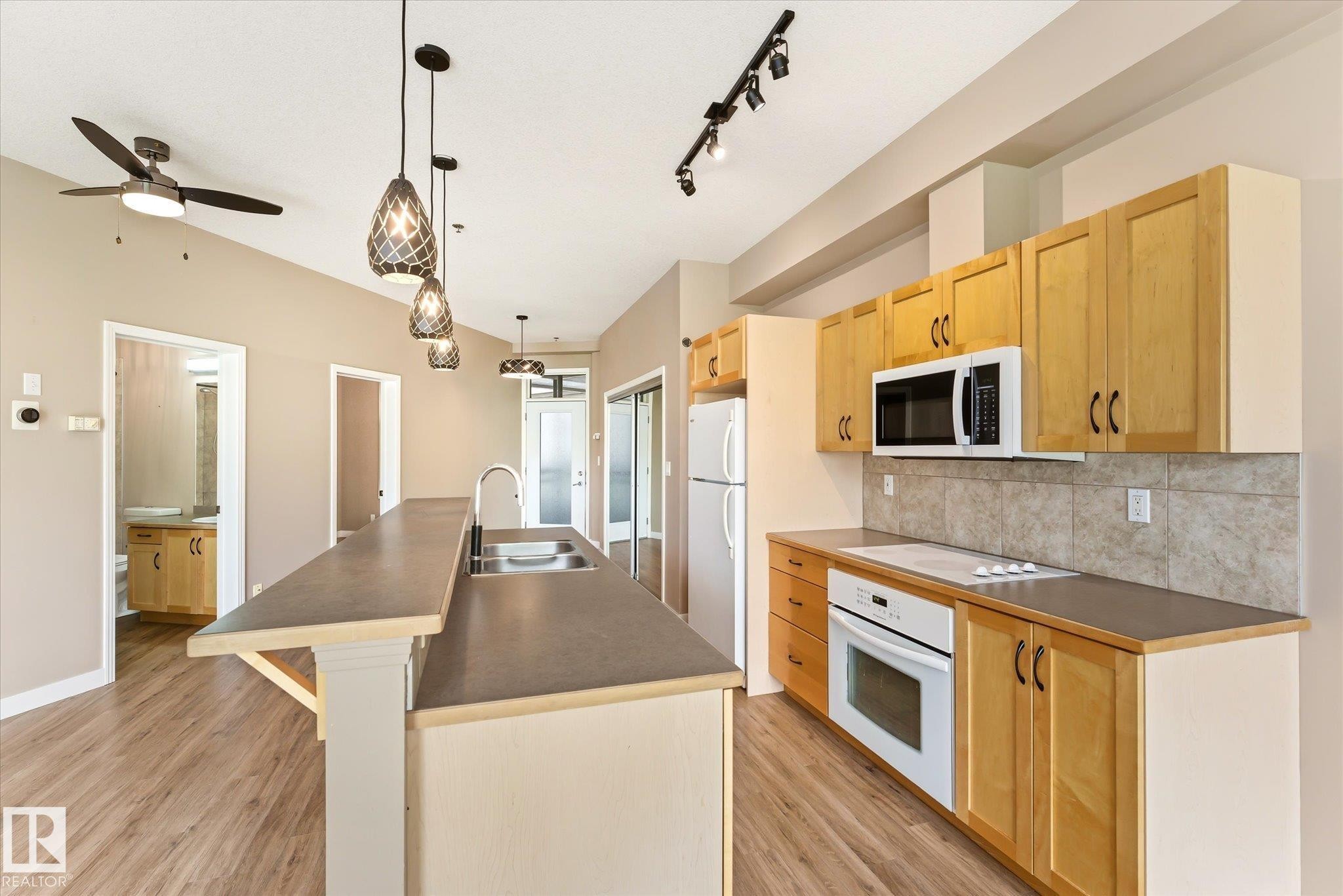 209 4835 104A Street Nw, Edmonton, AB