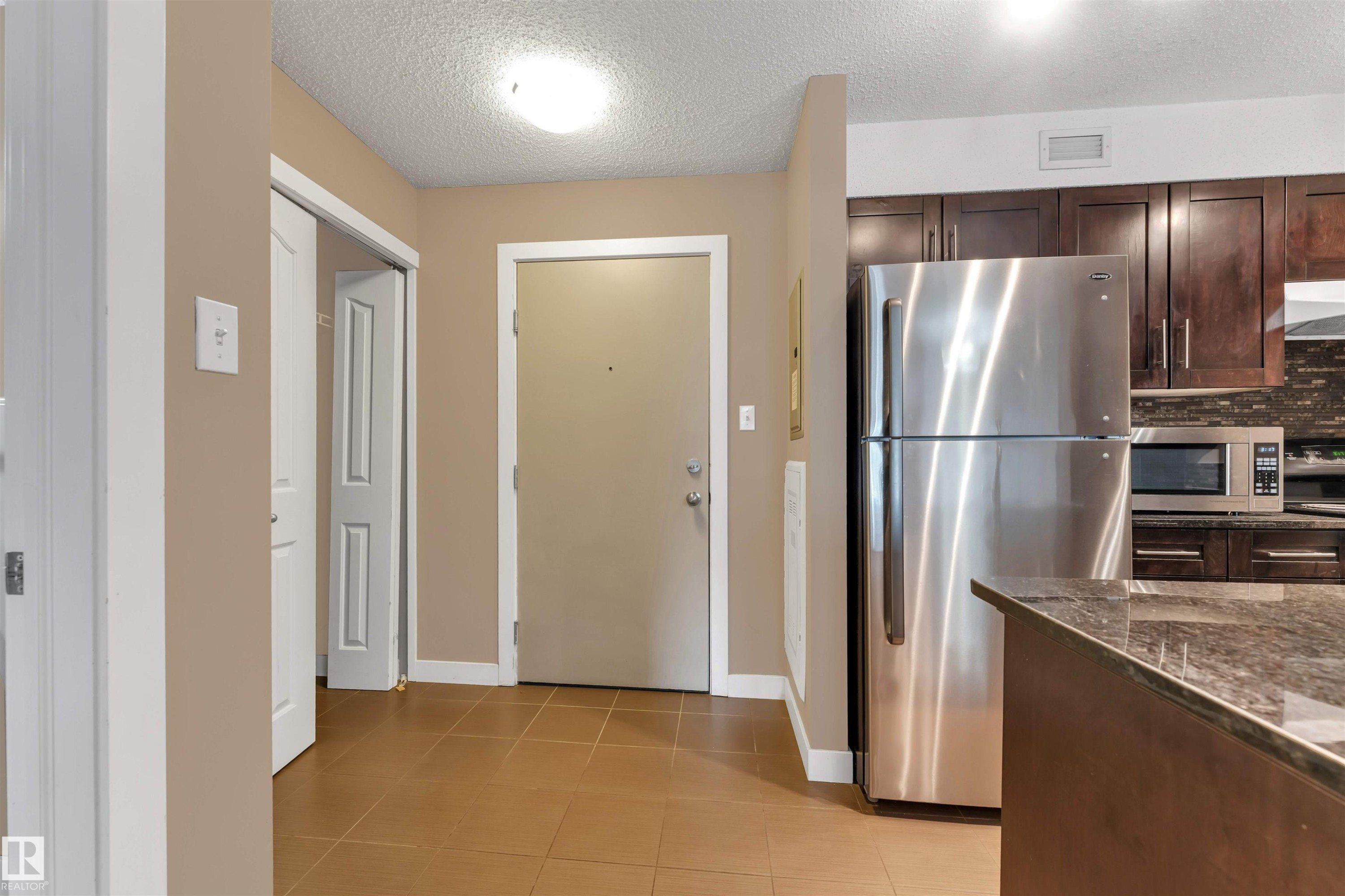 #209 11812 22 Av Sw Sw, Edmonton, AB - Indoor Photo Showing Kitchen