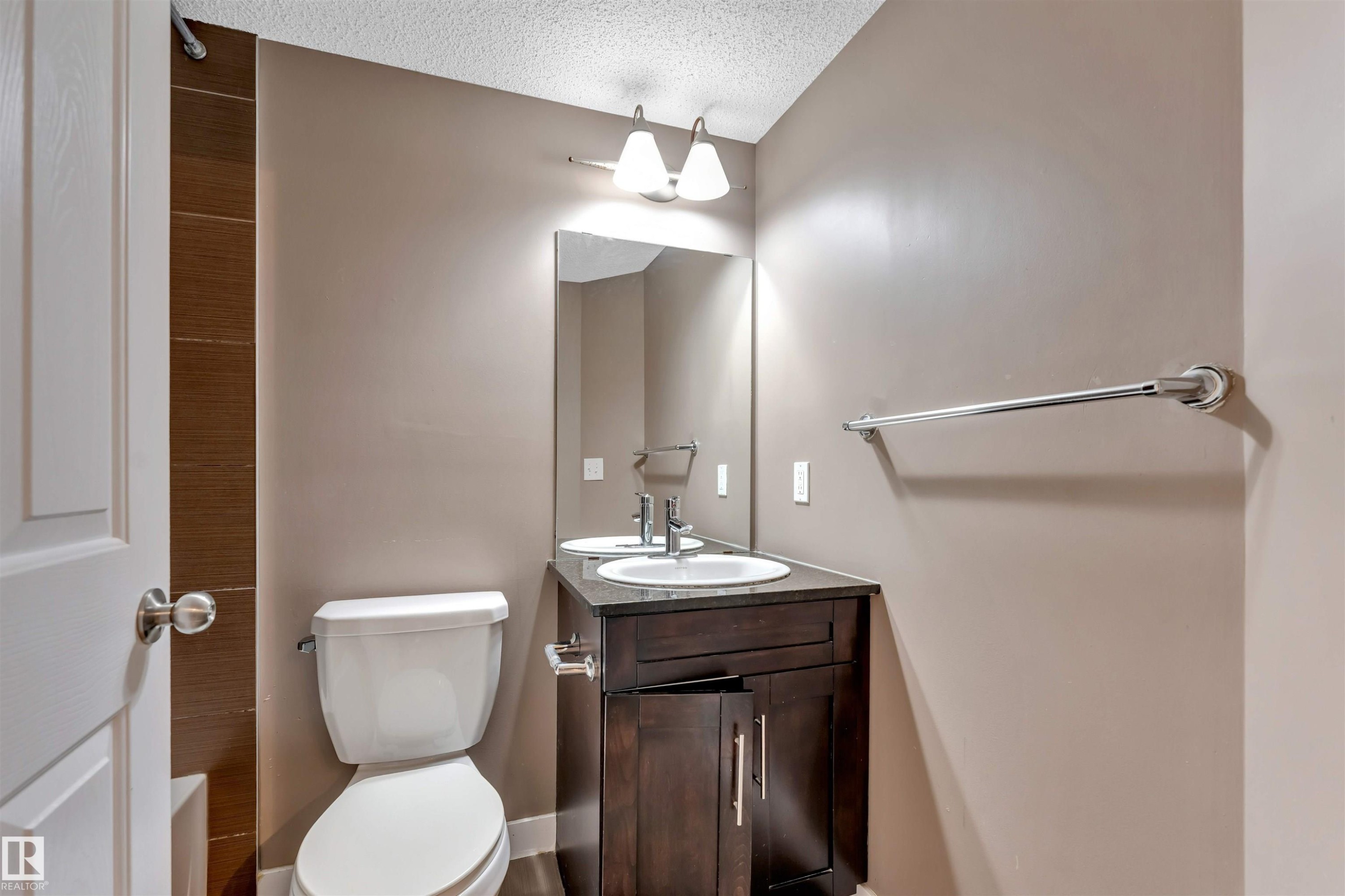 #209 11812 22 Av Sw Sw, Edmonton, AB - Indoor Photo Showing Bathroom
